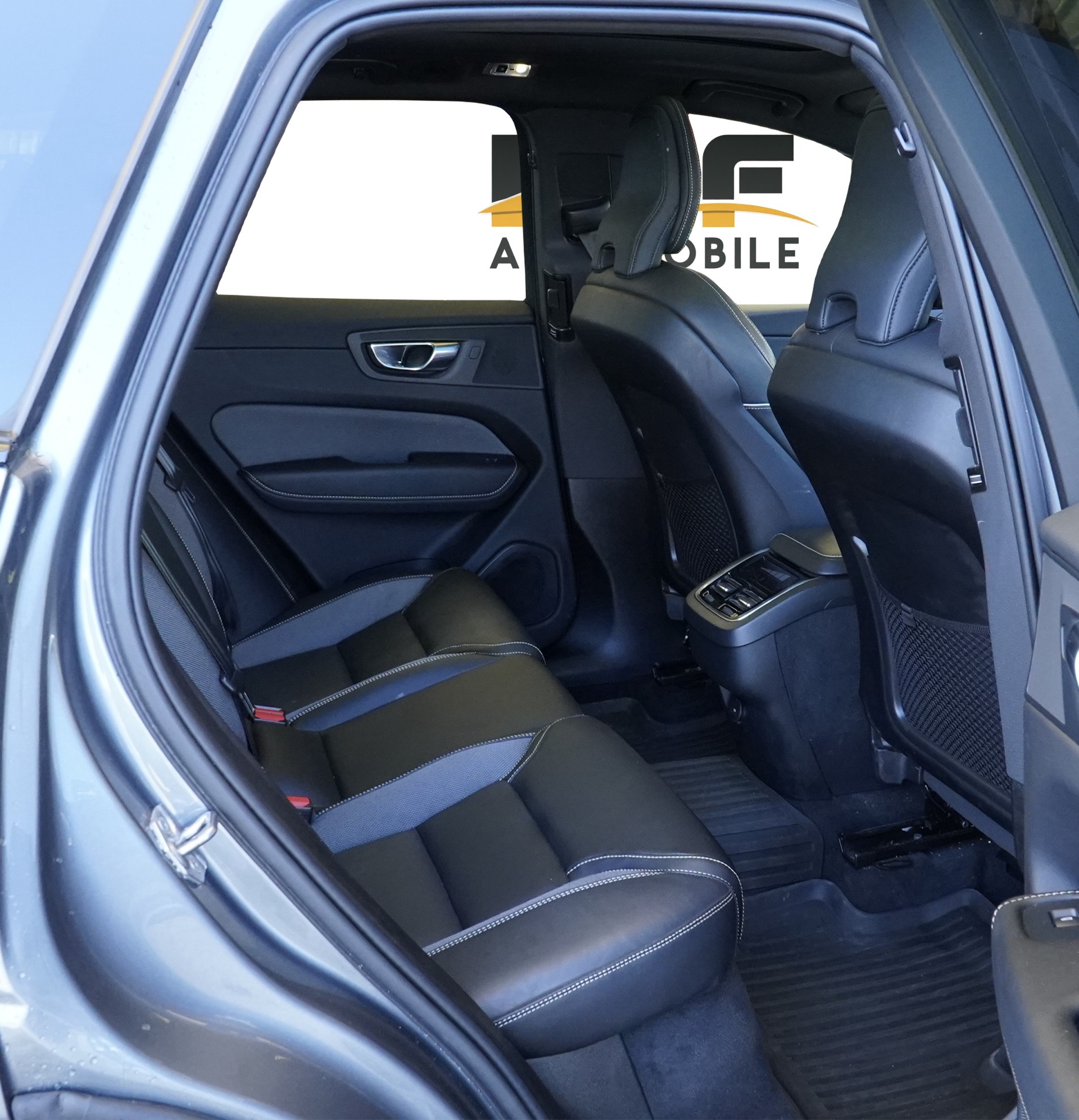 VOLVO XC60 B5 Benzin Mild Hybrid AWD R-Design Geartronic *CH Fahrzeug & Werksgarantie*-image-15