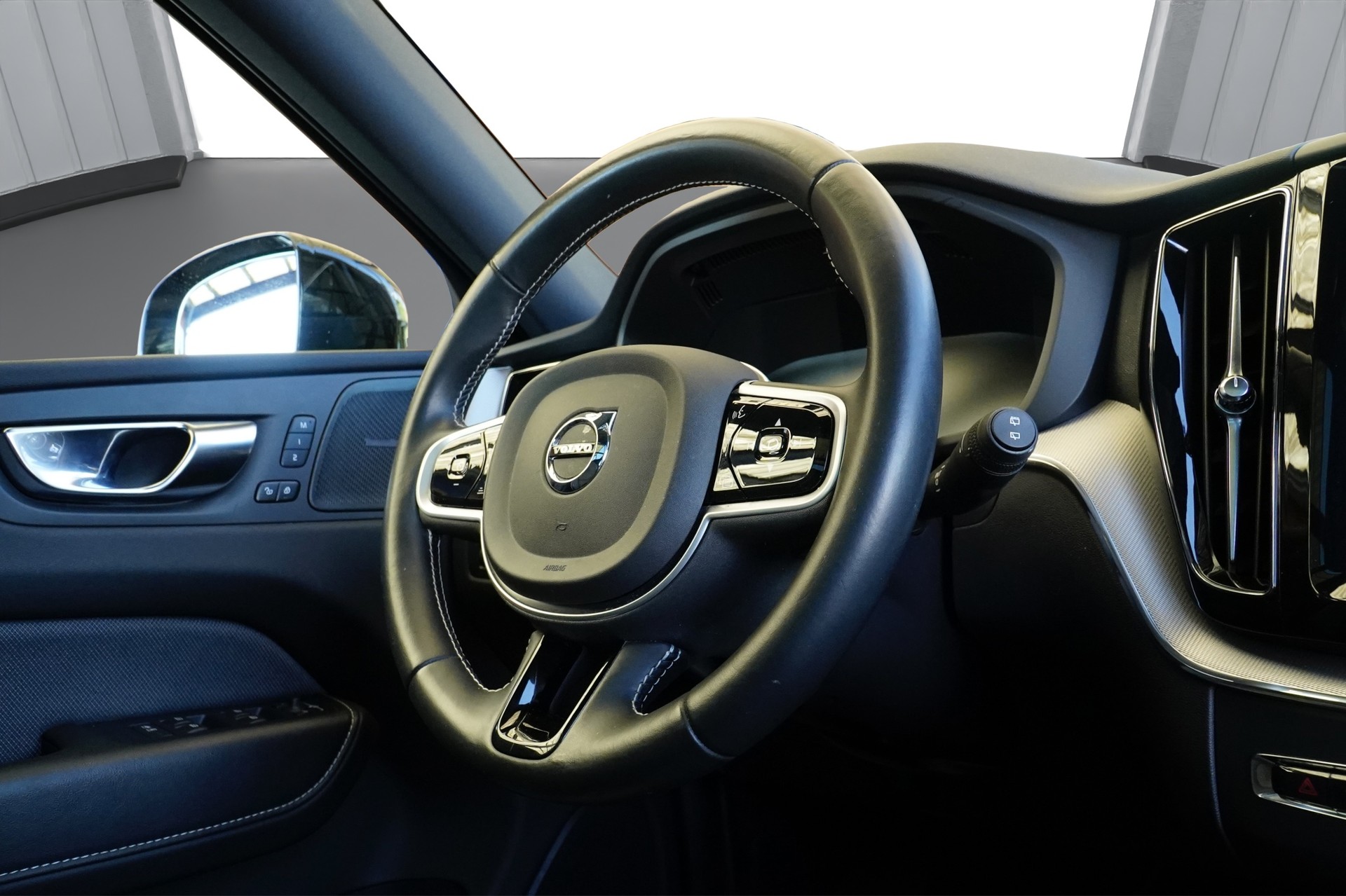 VOLVO XC60 B5 Benzin Mild Hybrid AWD R-Design Geartronic *CH Fahrzeug & Werksgarantie*-image-13