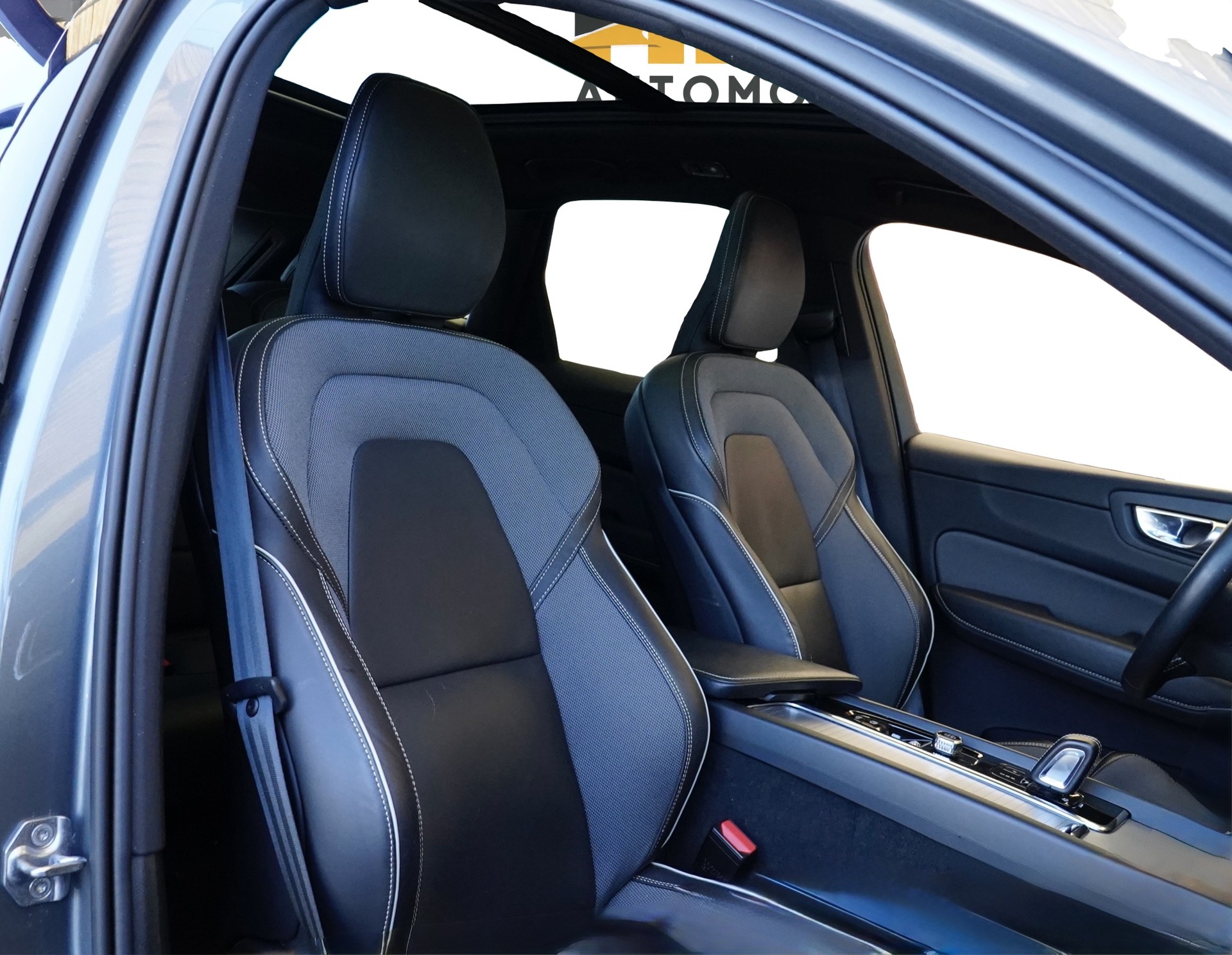 VOLVO XC60 B5 Benzin Mild Hybrid AWD R-Design Geartronic *CH Fahrzeug & Werksgarantie*-image-14