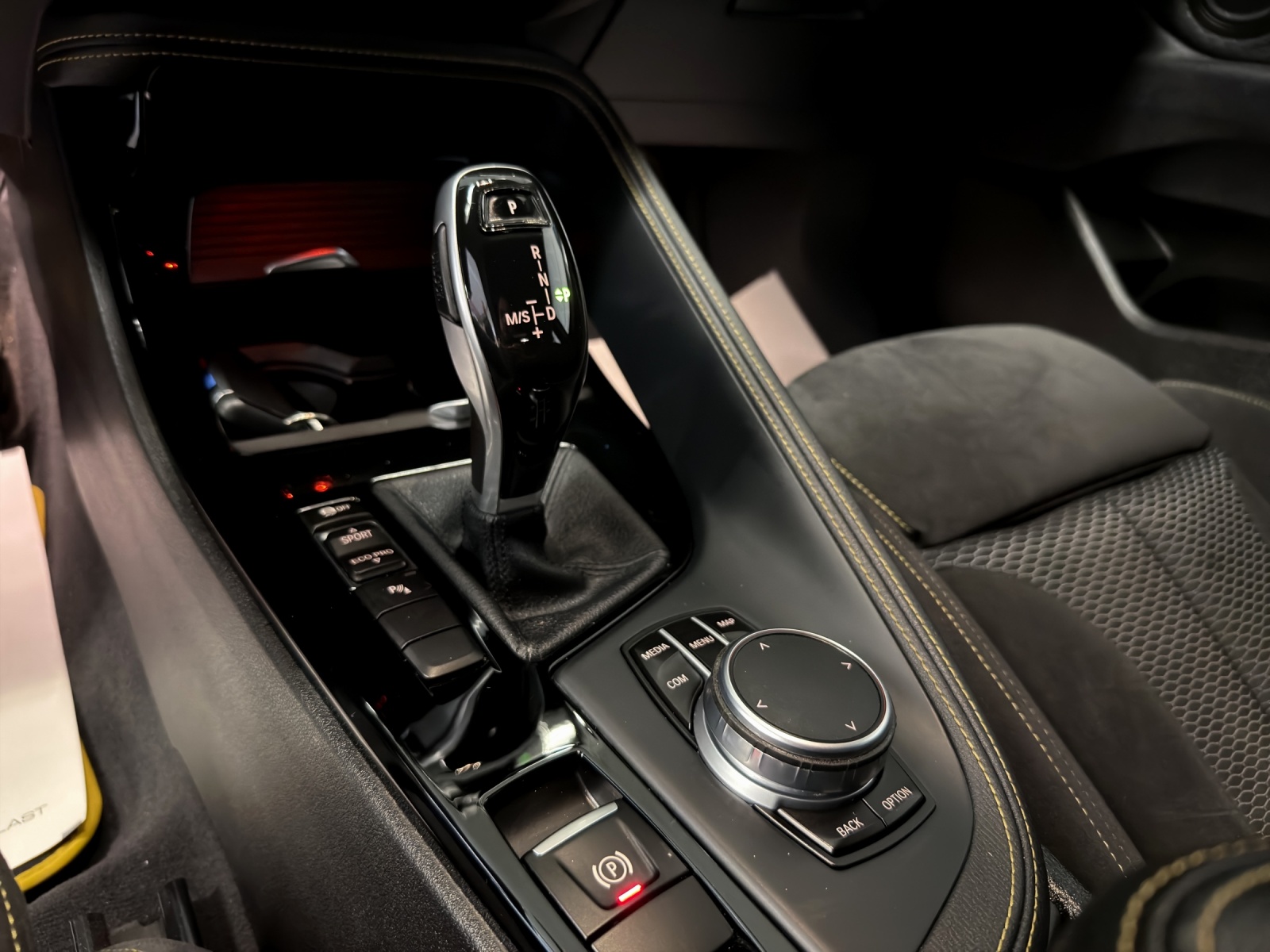 BMW X2 sDrive 18i-image-12