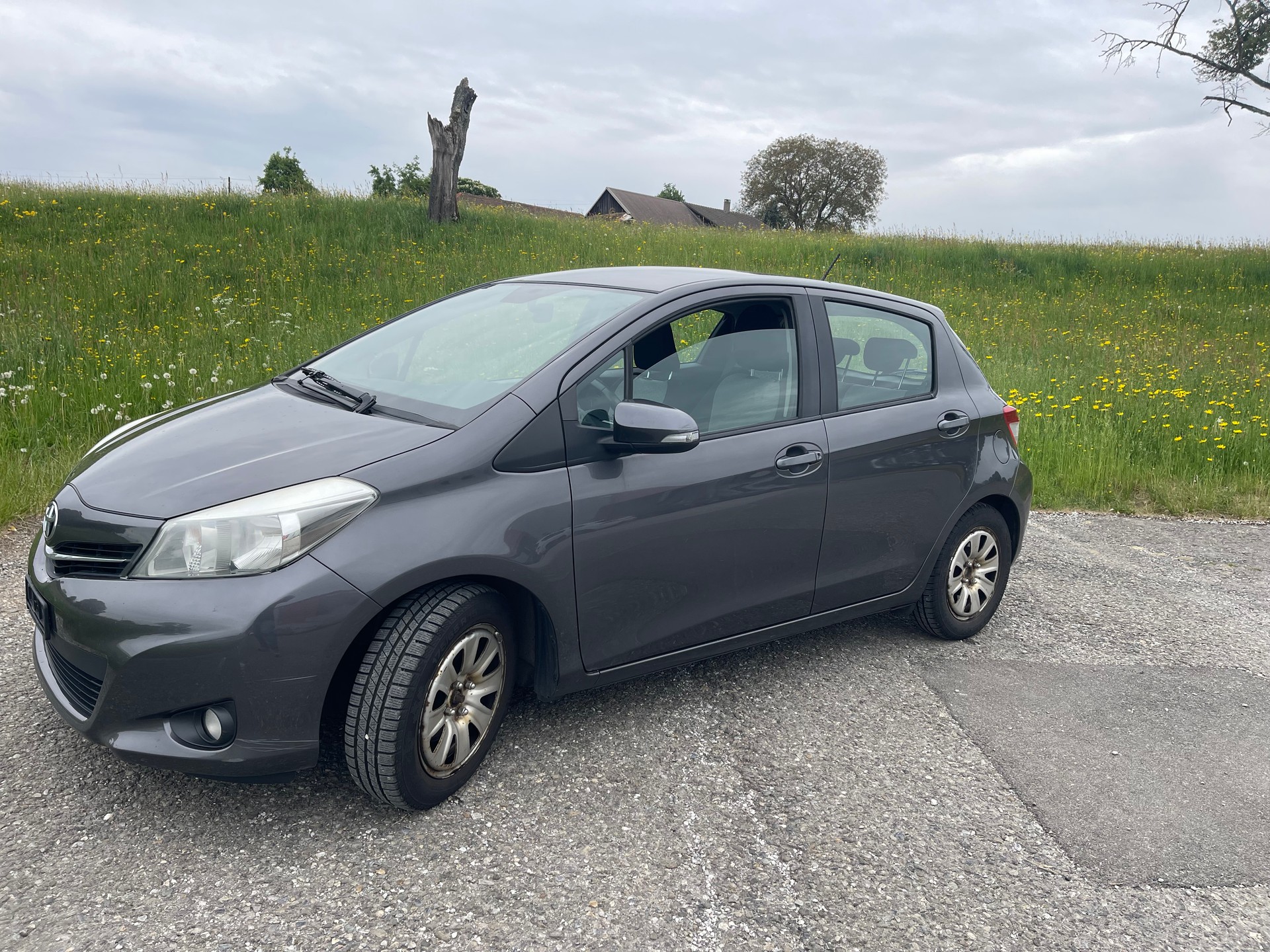TOYOTA Yaris 1.33 Luna-image-9