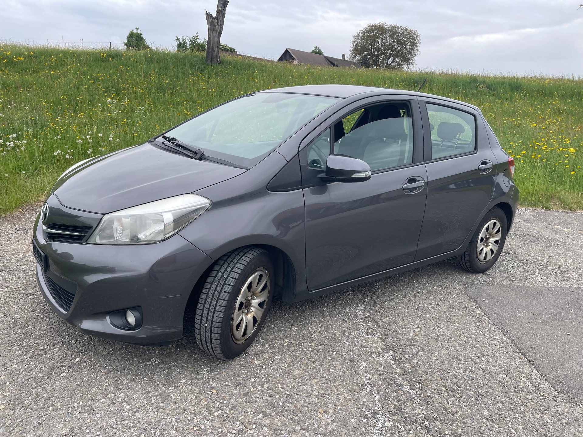 TOYOTA Yaris 1.33 Luna-image-1