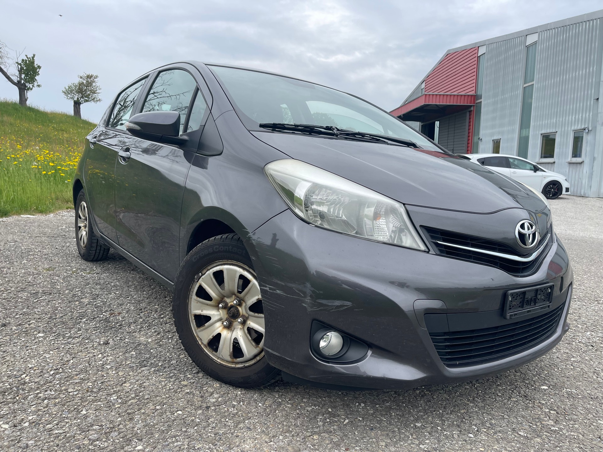 TOYOTA Yaris 1.33 Luna-image-2
