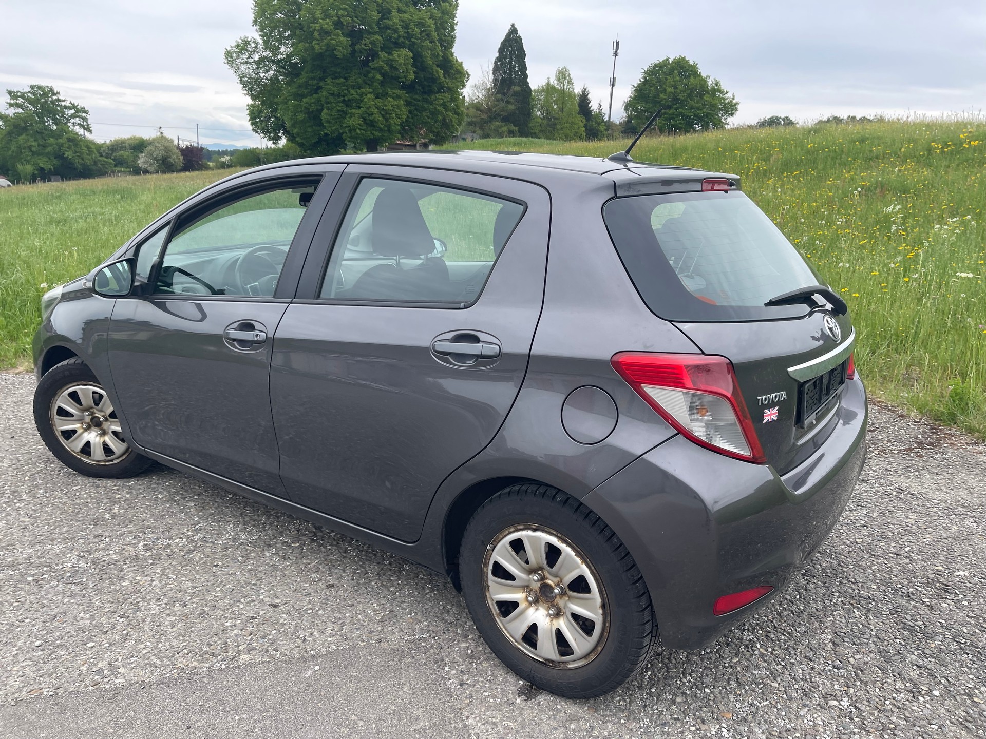 TOYOTA Yaris 1.33 Luna-image-10