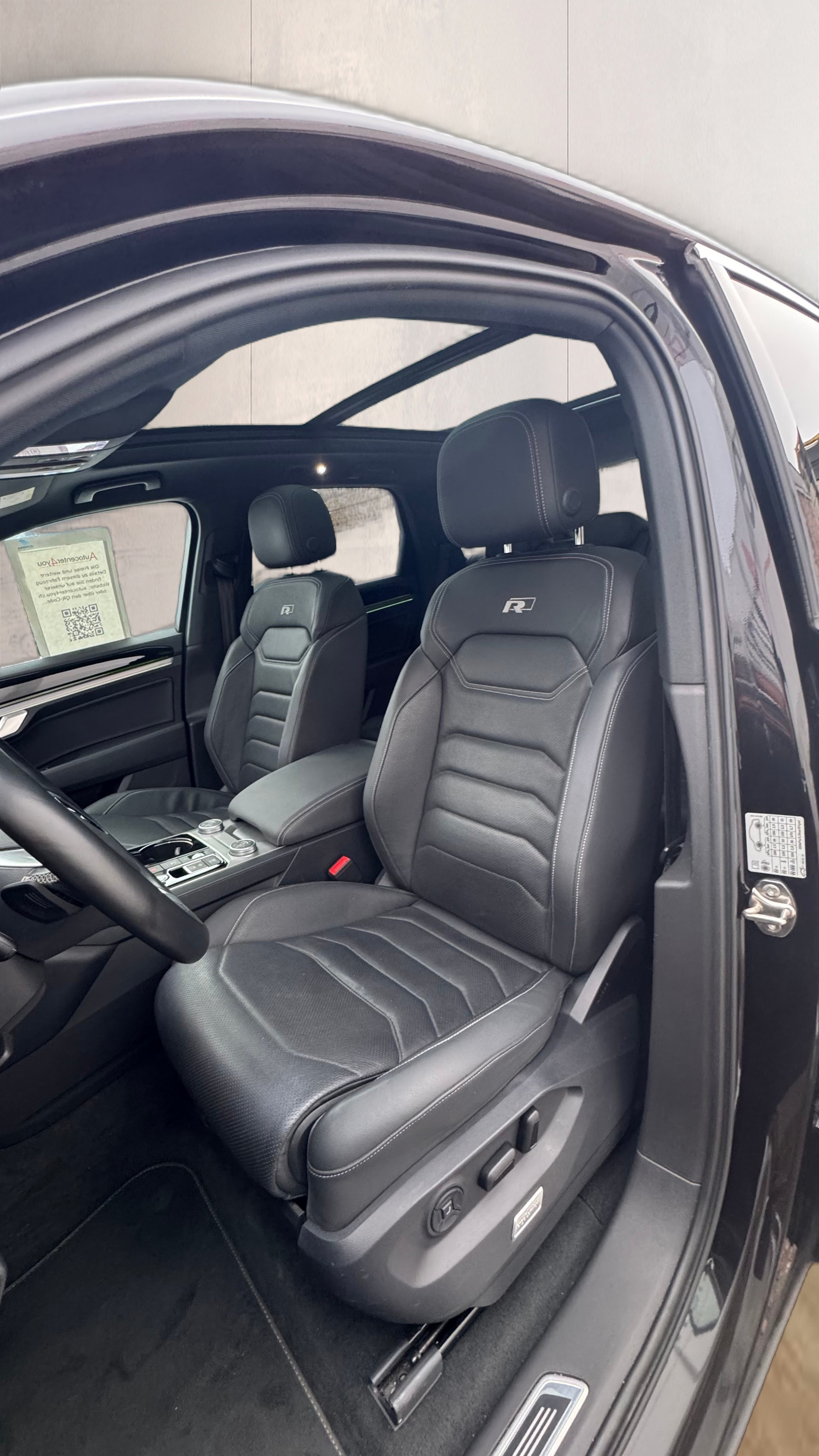 VW Touareg 3.0 TDI R Line Tiptronic-image-23