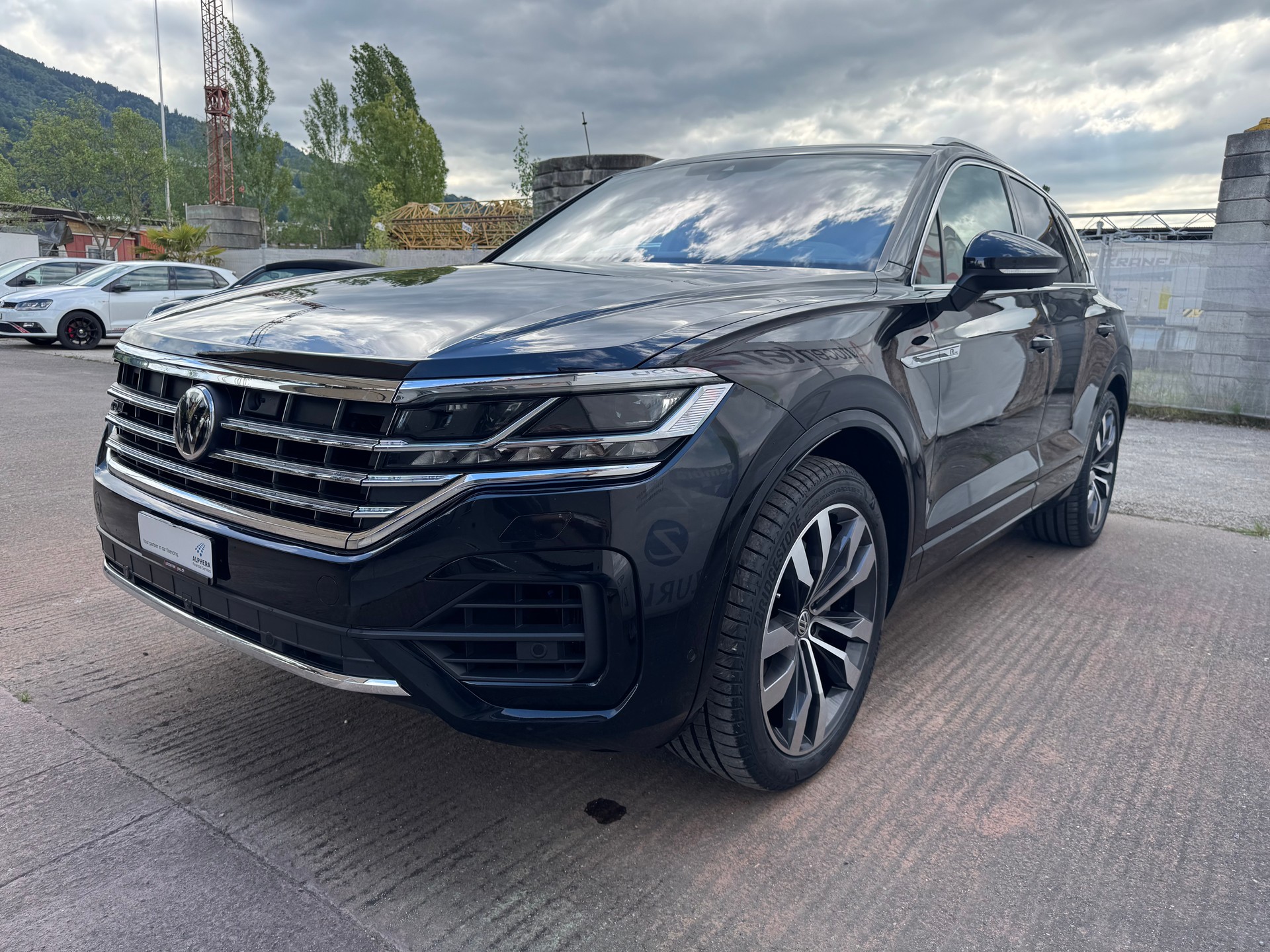 VW Touareg 3.0 TDI R Line Tiptronic-showroom-element-3