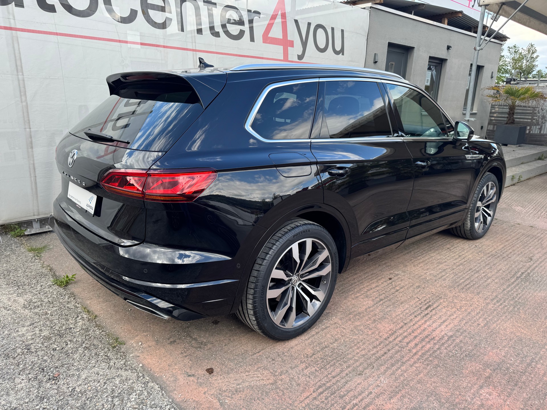 VW Touareg 3.0 TDI R Line Tiptronic-image-9