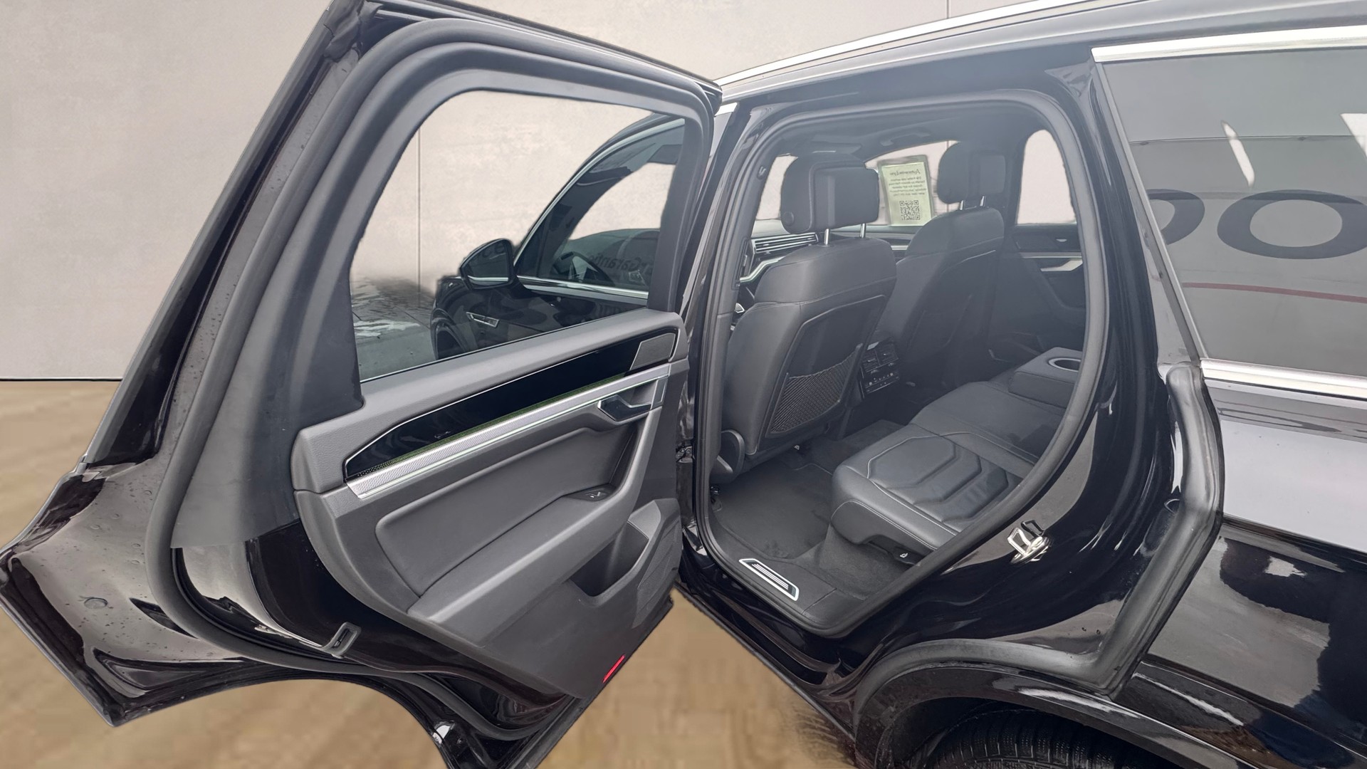 VW Touareg 3.0 TDI R Line Tiptronic-image-15