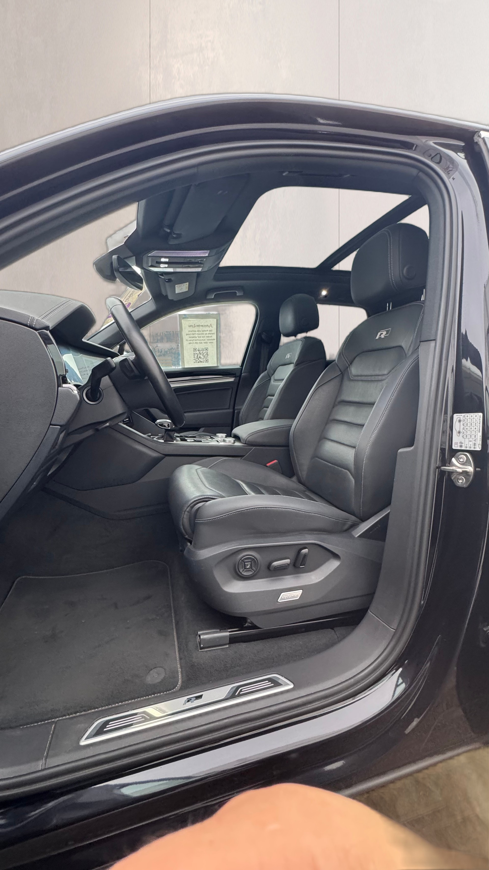 VW Touareg 3.0 TDI R Line Tiptronic-image-22