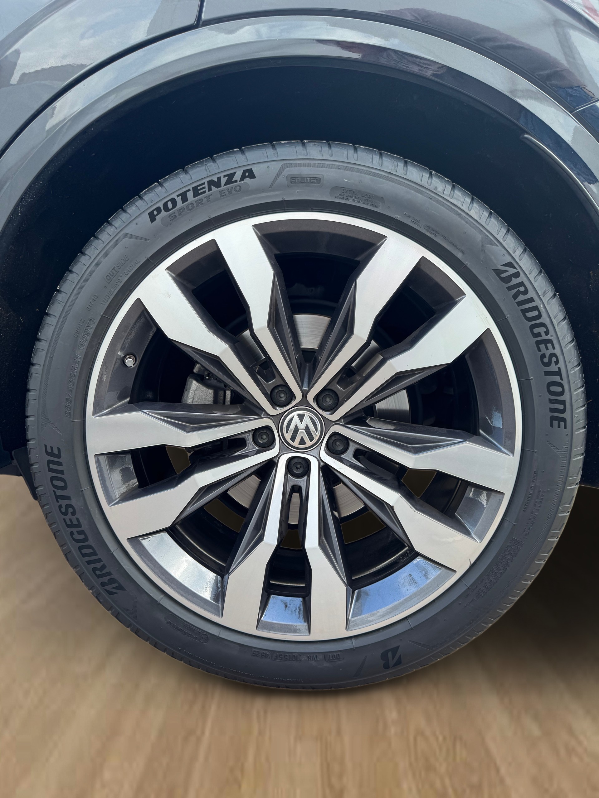 VW Touareg 3.0 TDI R Line Tiptronic-image-8