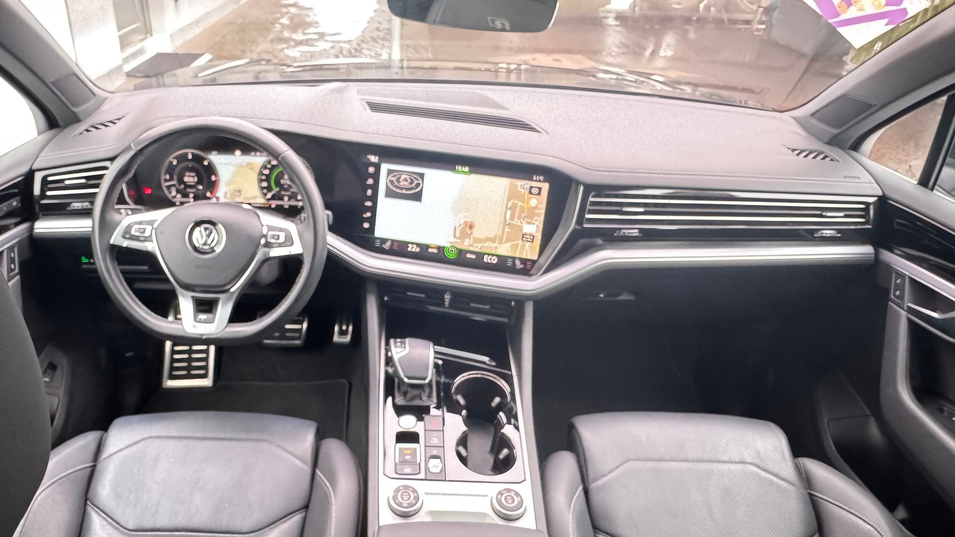 VW Touareg 3.0 TDI R Line Tiptronic-image-18