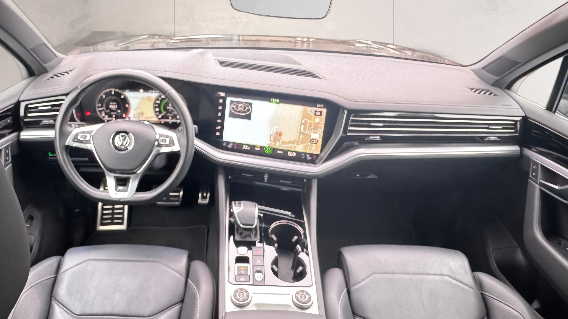 VW Touareg 3.0 TDI R Line Tiptronic-image-18