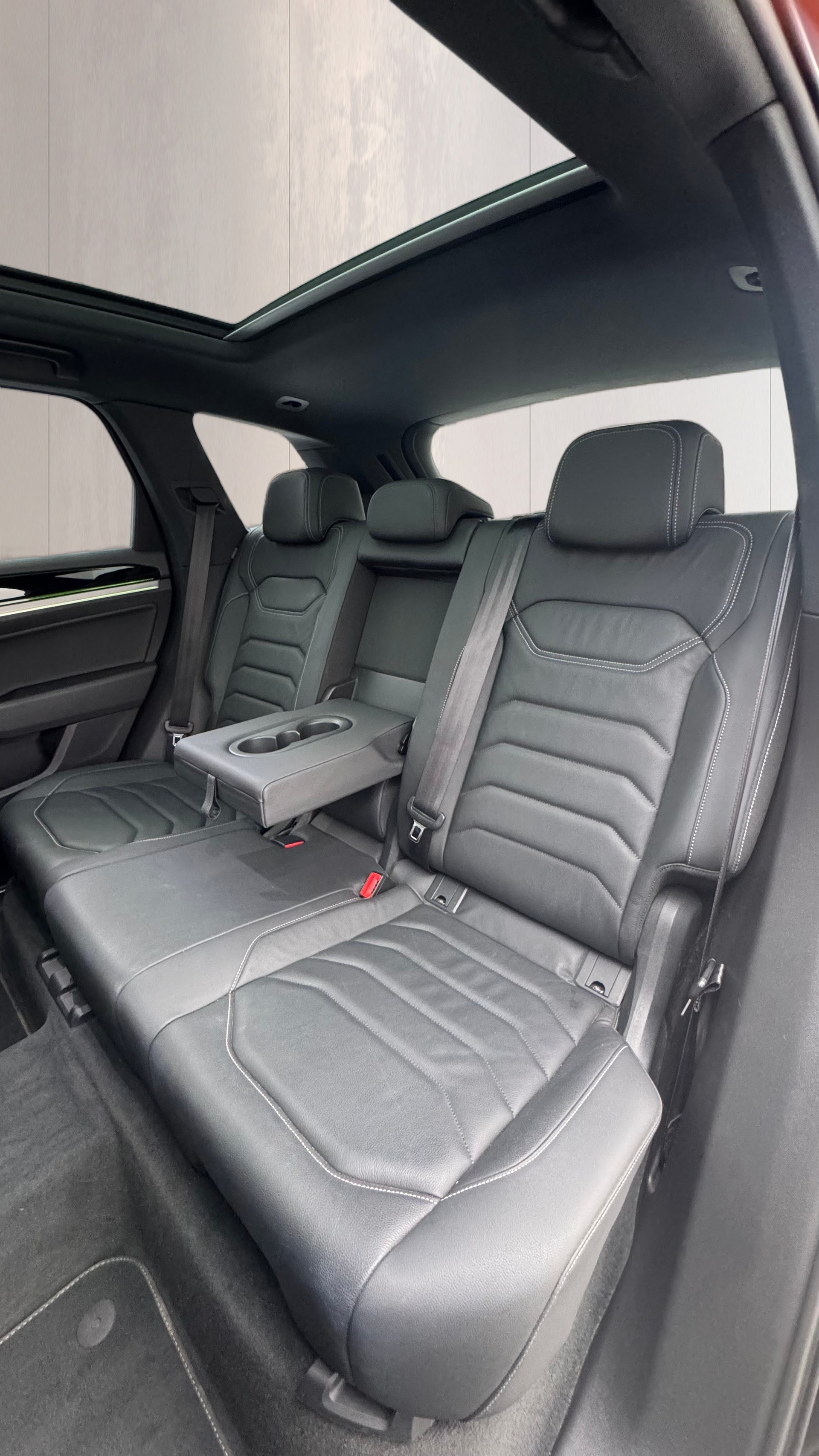 VW Touareg 3.0 TDI R Line Tiptronic-image-17