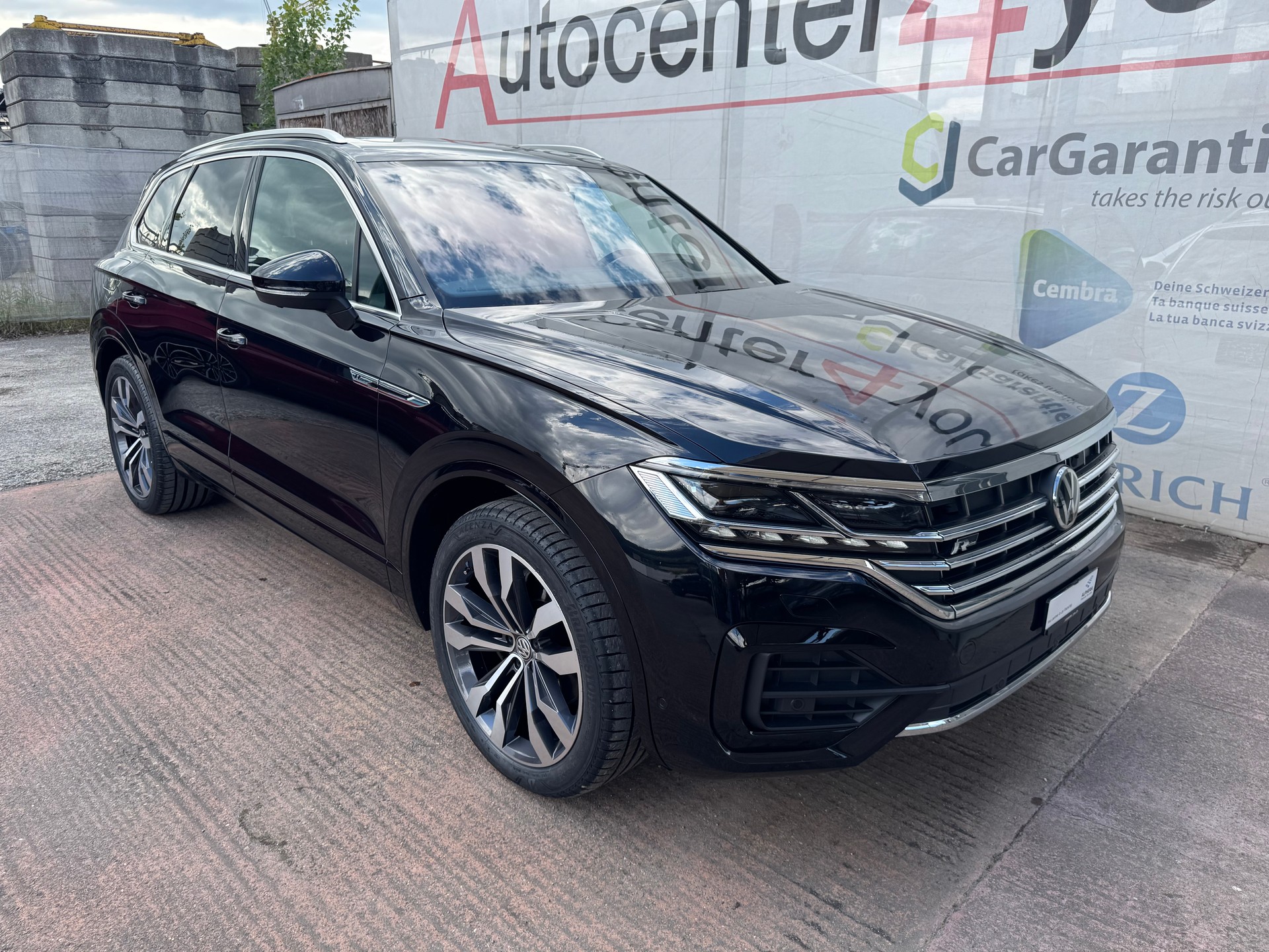 VW Touareg 3.0 TDI R Line Tiptronic-showroom-element-1