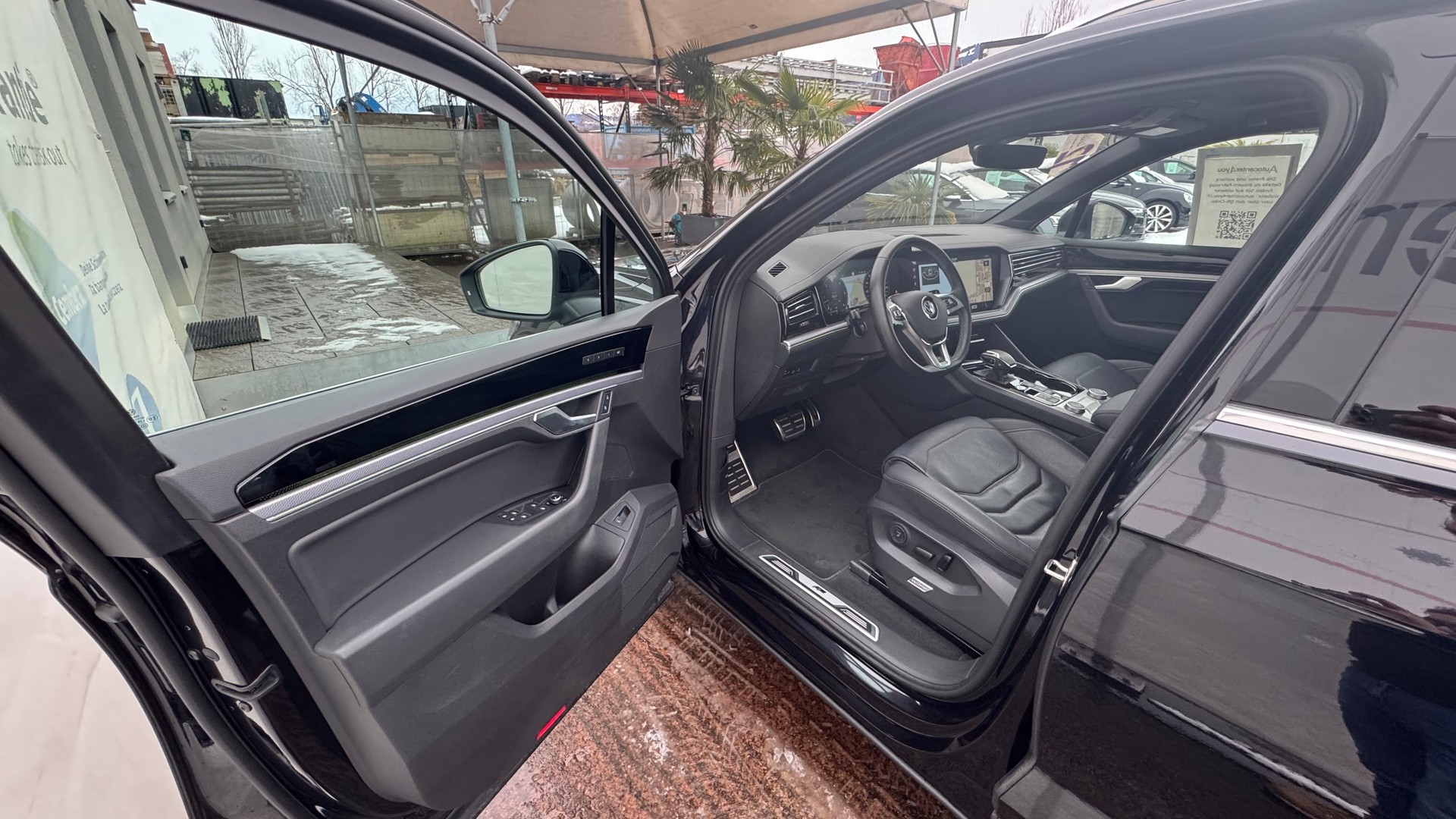 VW Touareg 3.0 TDI R Line Tiptronic-image-21