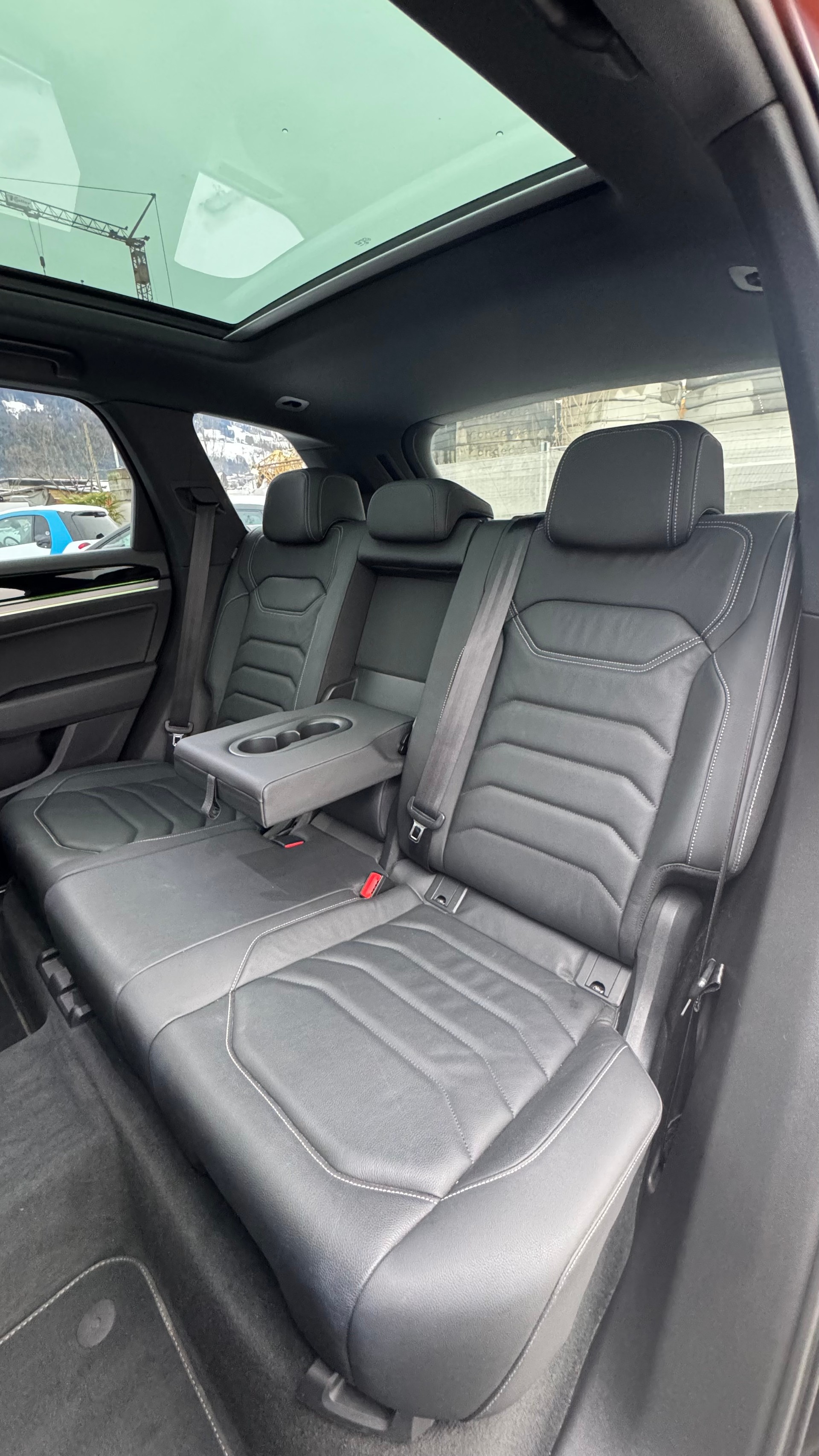 VW Touareg 3.0 TDI R Line Tiptronic-image-17