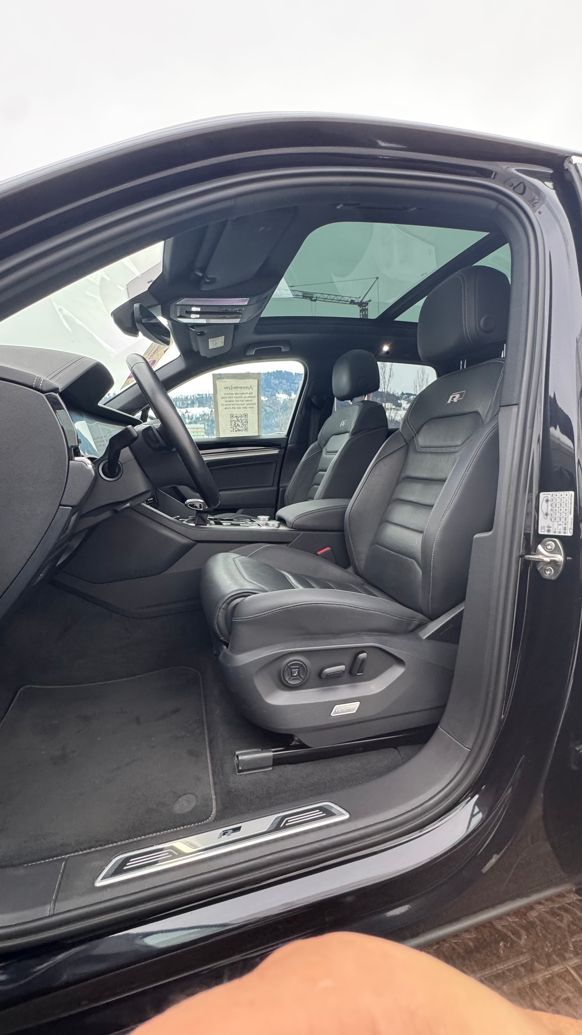 VW Touareg 3.0 TDI R Line Tiptronic-image-22