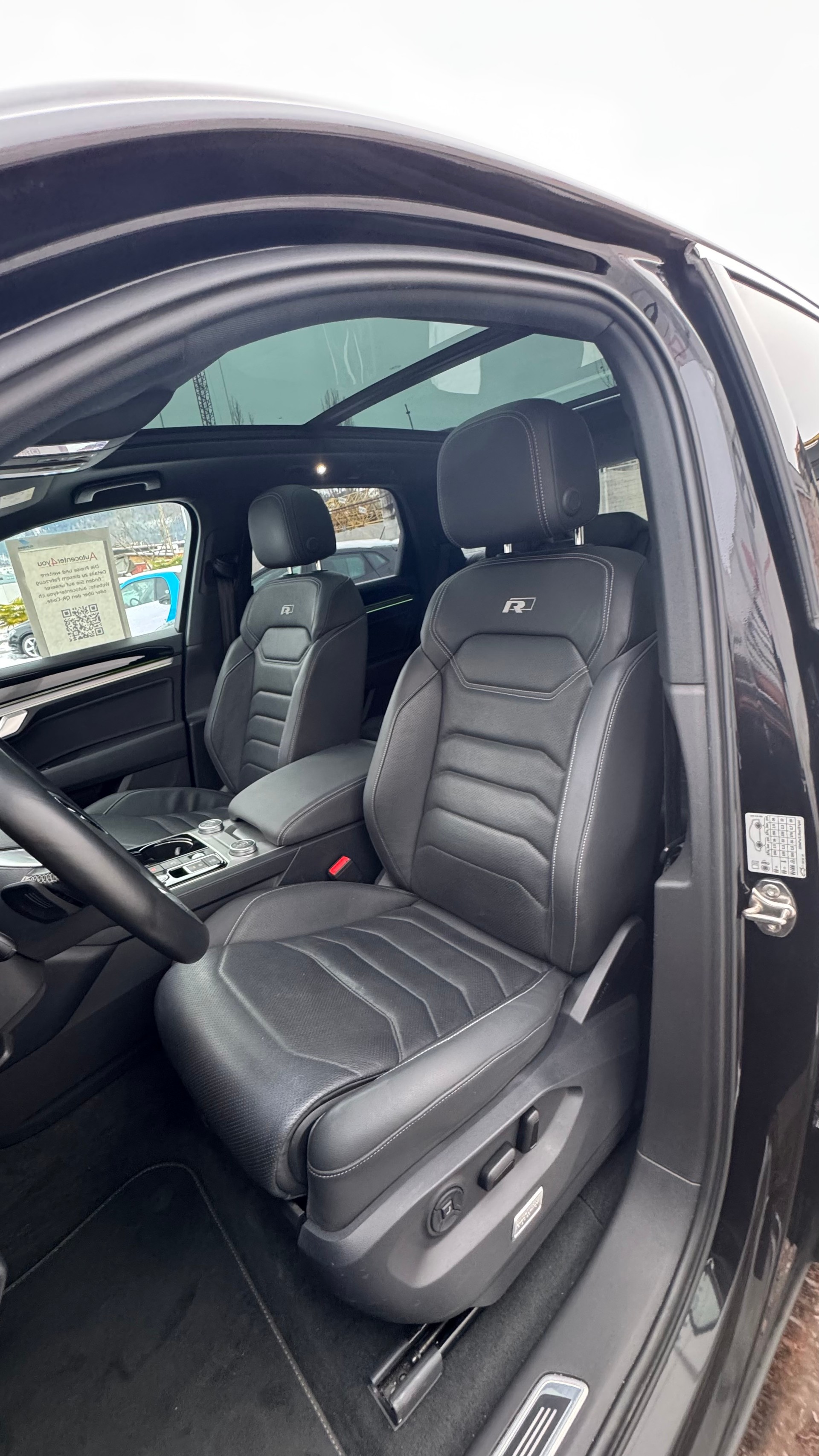 VW Touareg 3.0 TDI R Line Tiptronic-image-23