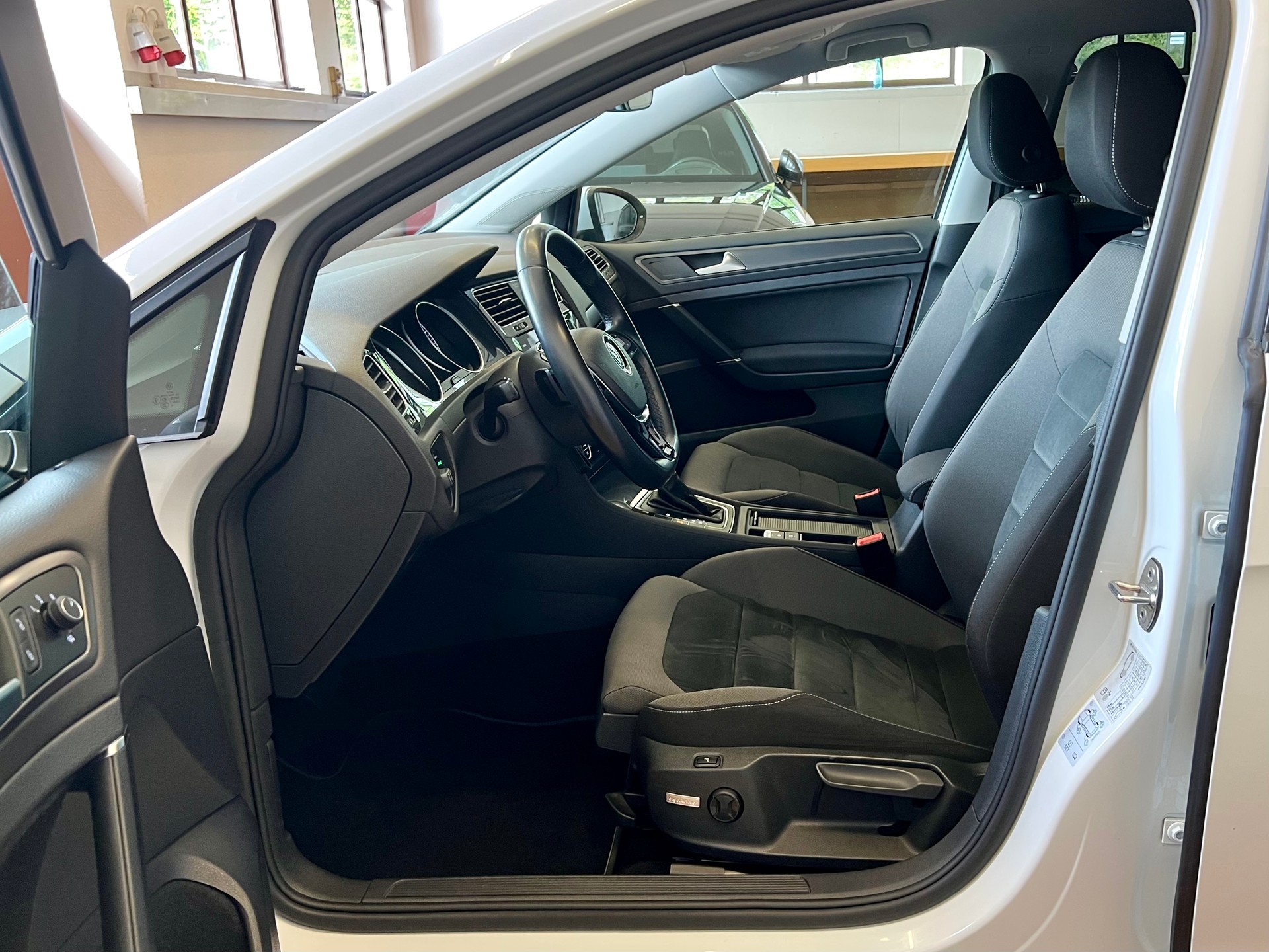 VW Golf 1.5 TSI EVO Highline DSG Facelift-image-18