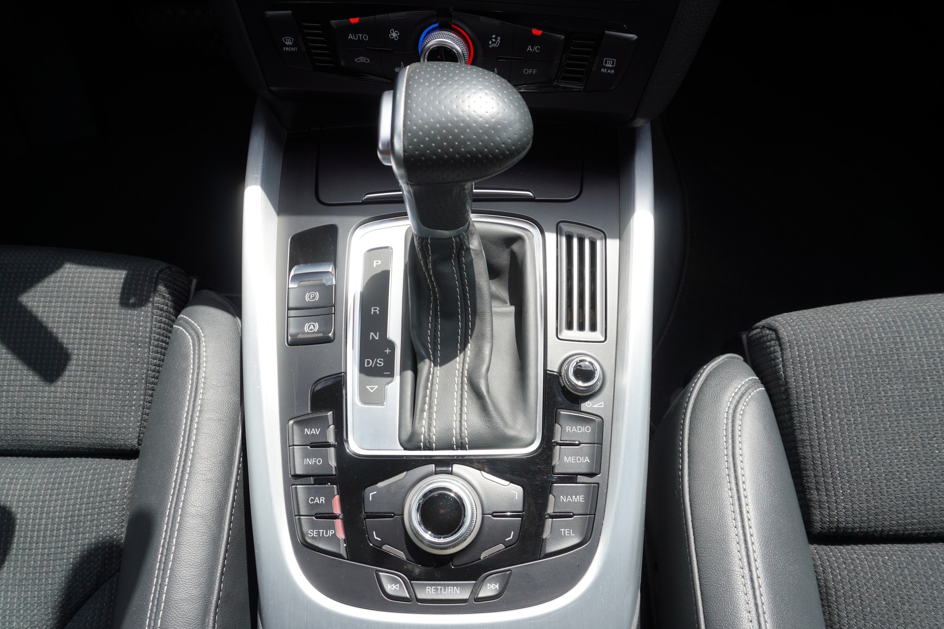 AUDI Q5 2.0 TDI quattro S-tronic S-LINE!!!-image-18