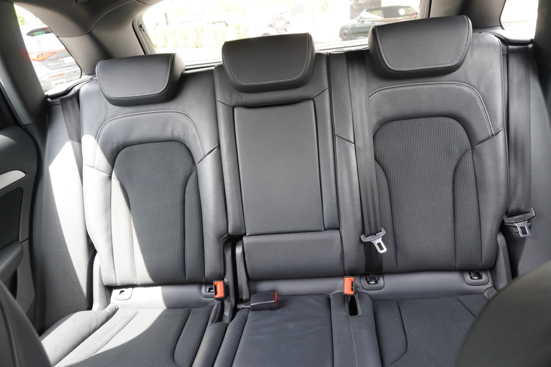 AUDI Q5 2.0 TDI quattro S-tronic S-LINE!!!-image-15