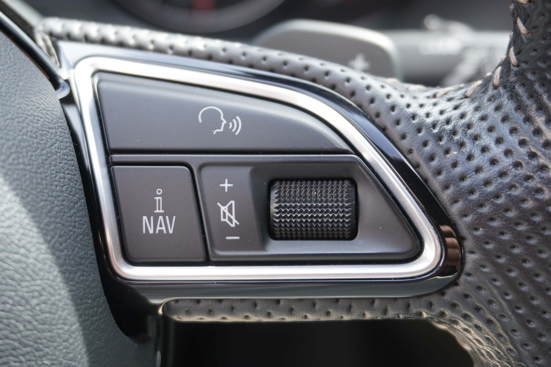 AUDI Q5 2.0 TDI quattro S-tronic S-LINE!!!-image-25