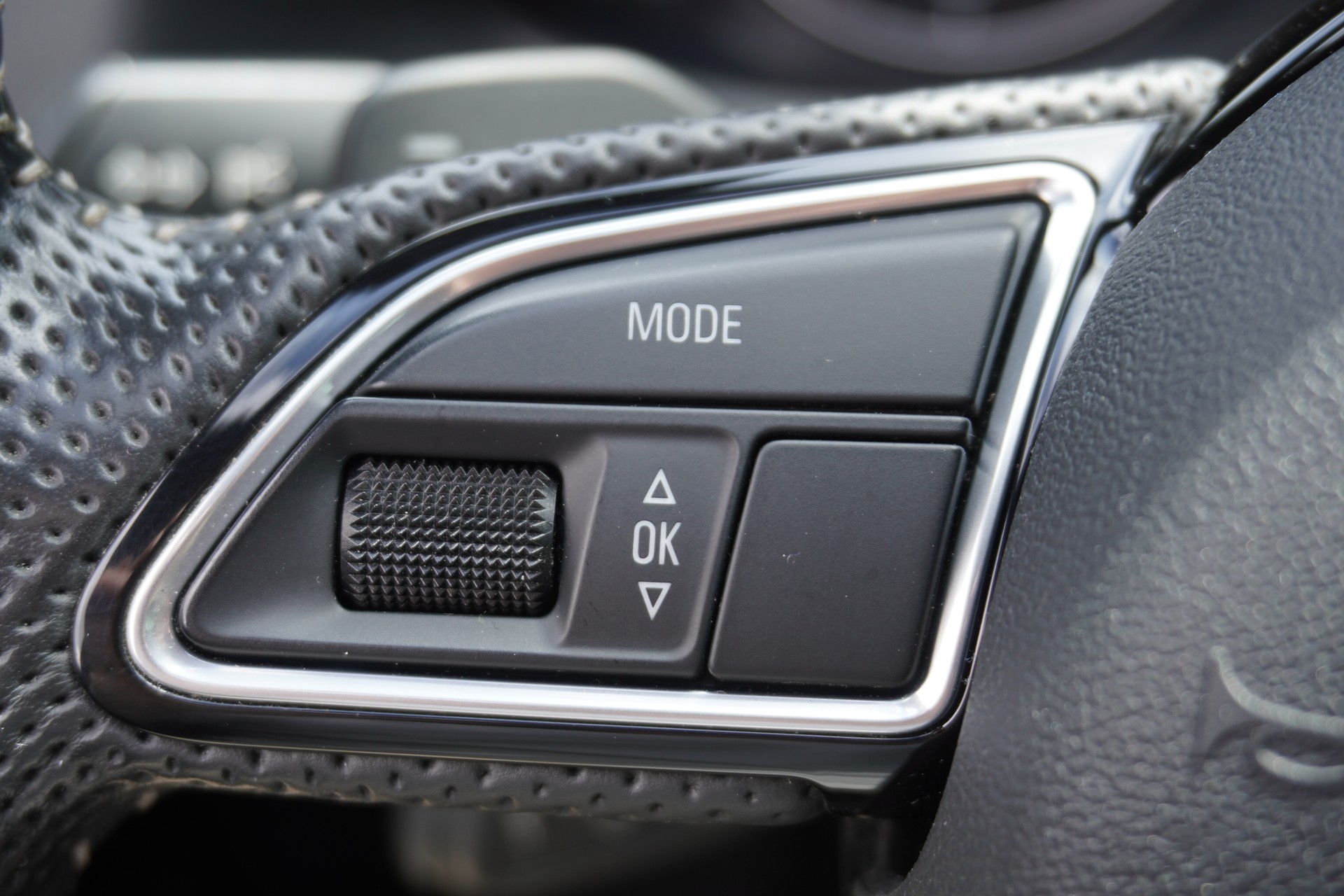 AUDI Q5 2.0 TDI quattro S-tronic S-LINE!!!-image-24