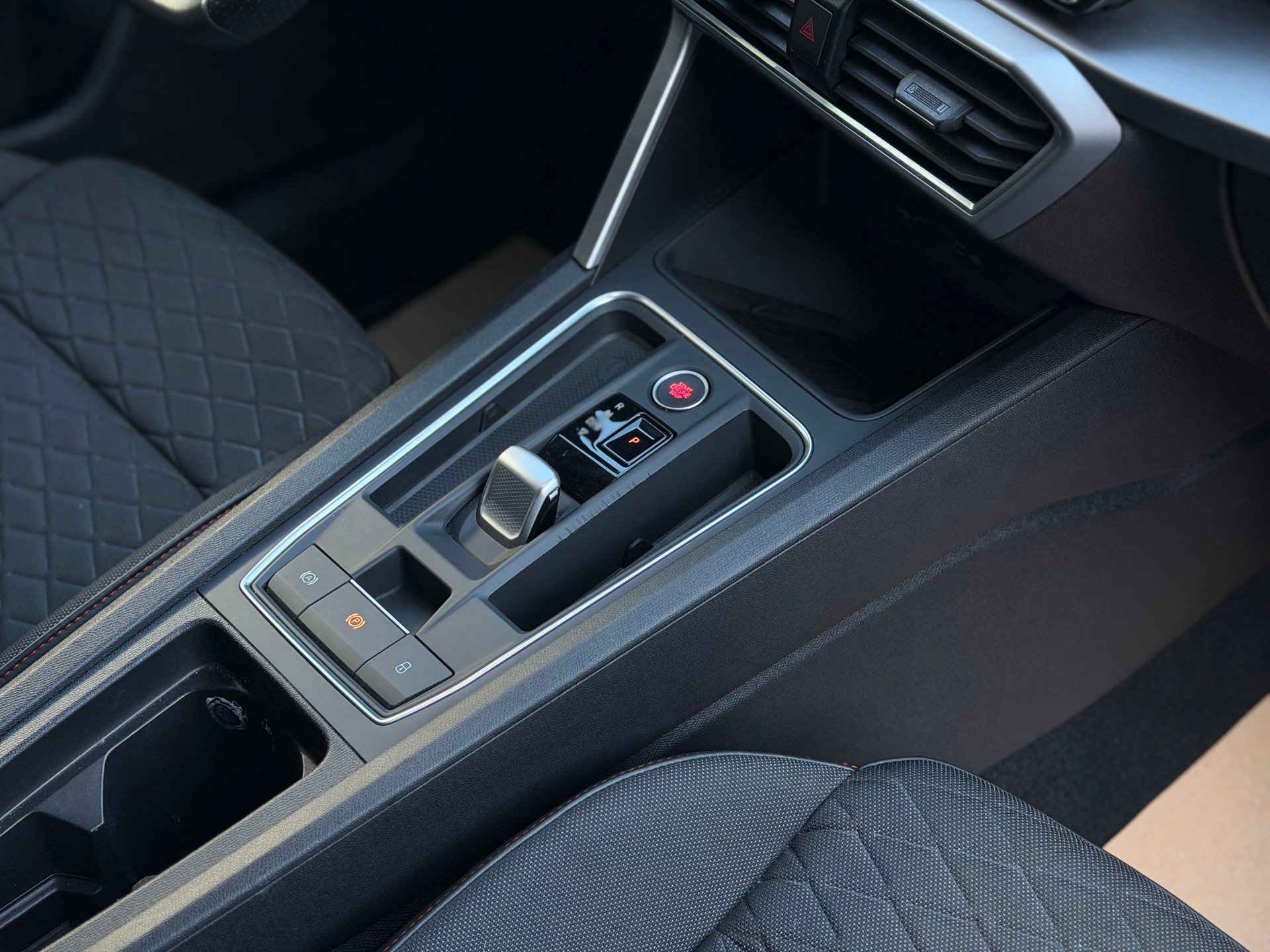 SEAT Leon ST 1.5 eTSI mHEV DSG FR-image-18
