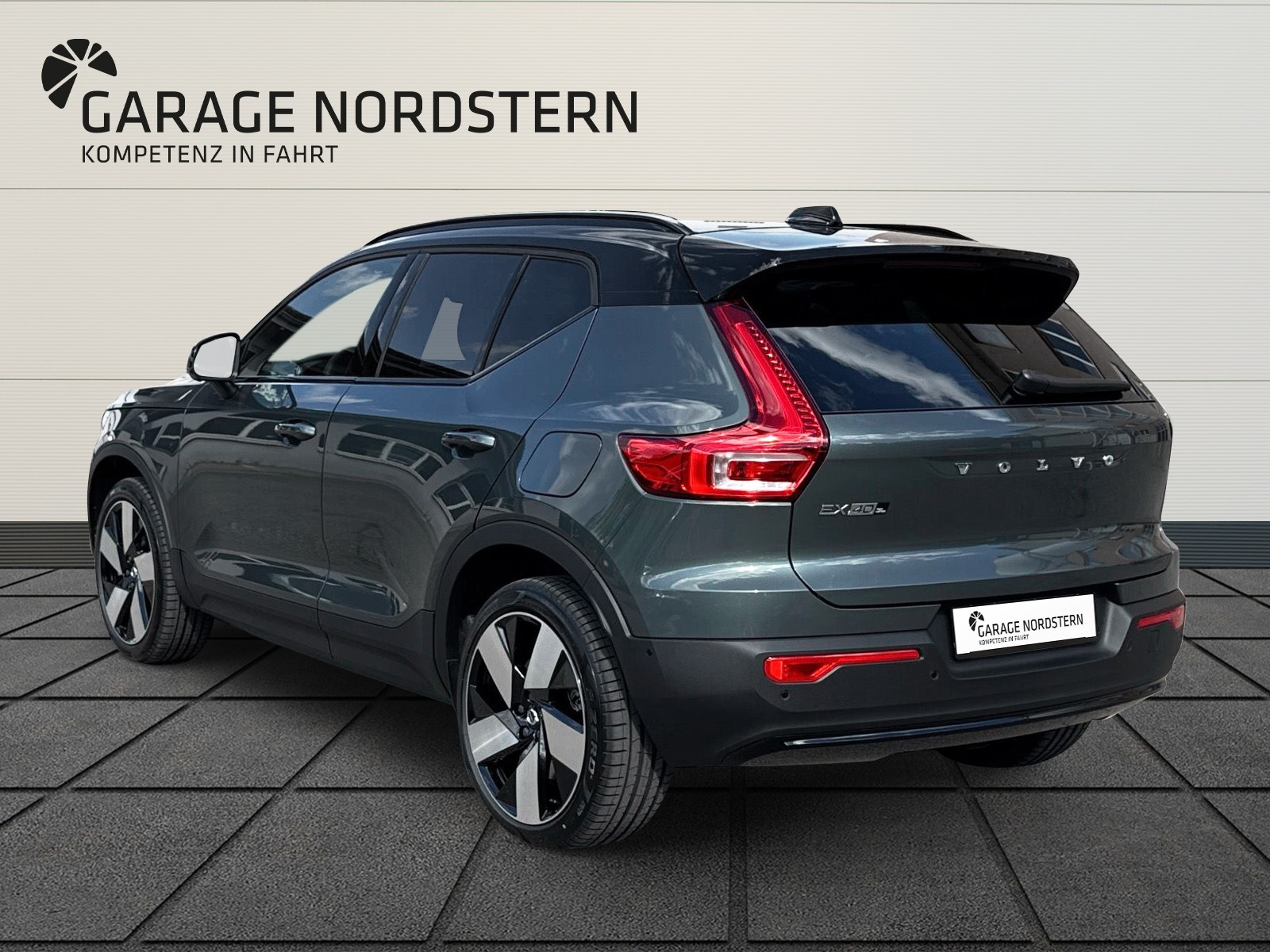 VOLVO EX40 Twin XCENTRIC Edition AWD-showroom-element-2