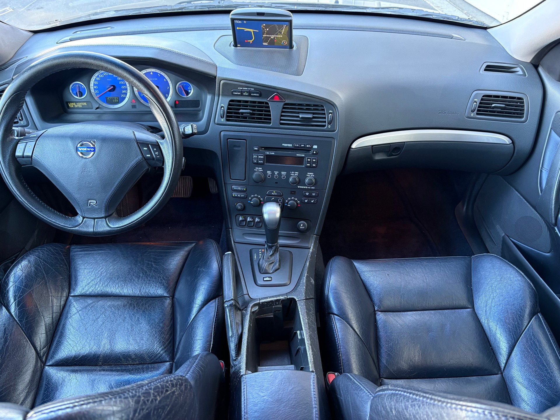 VOLVO V70 R AWD-image-11