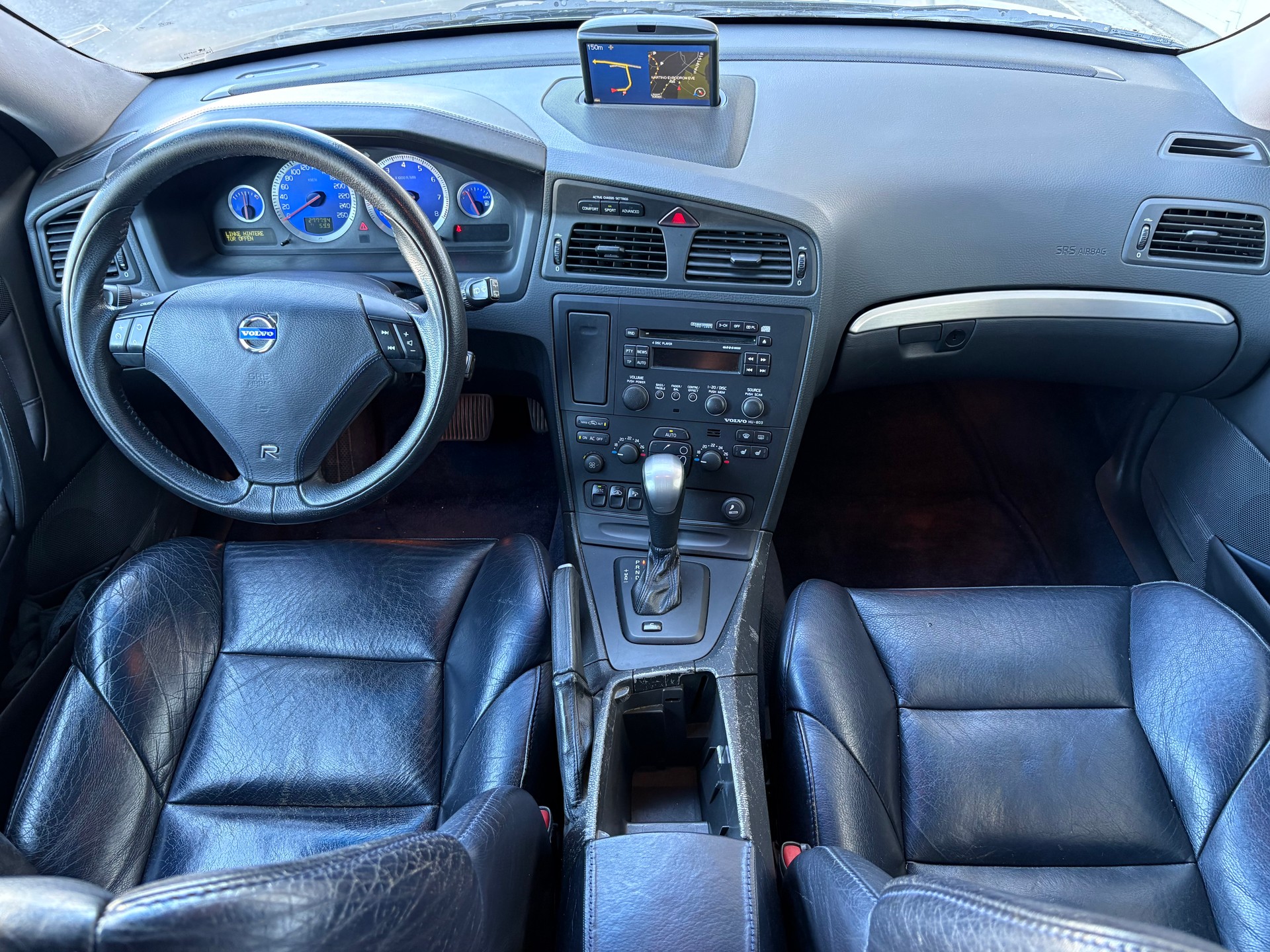 VOLVO V70 R AWD-image-12