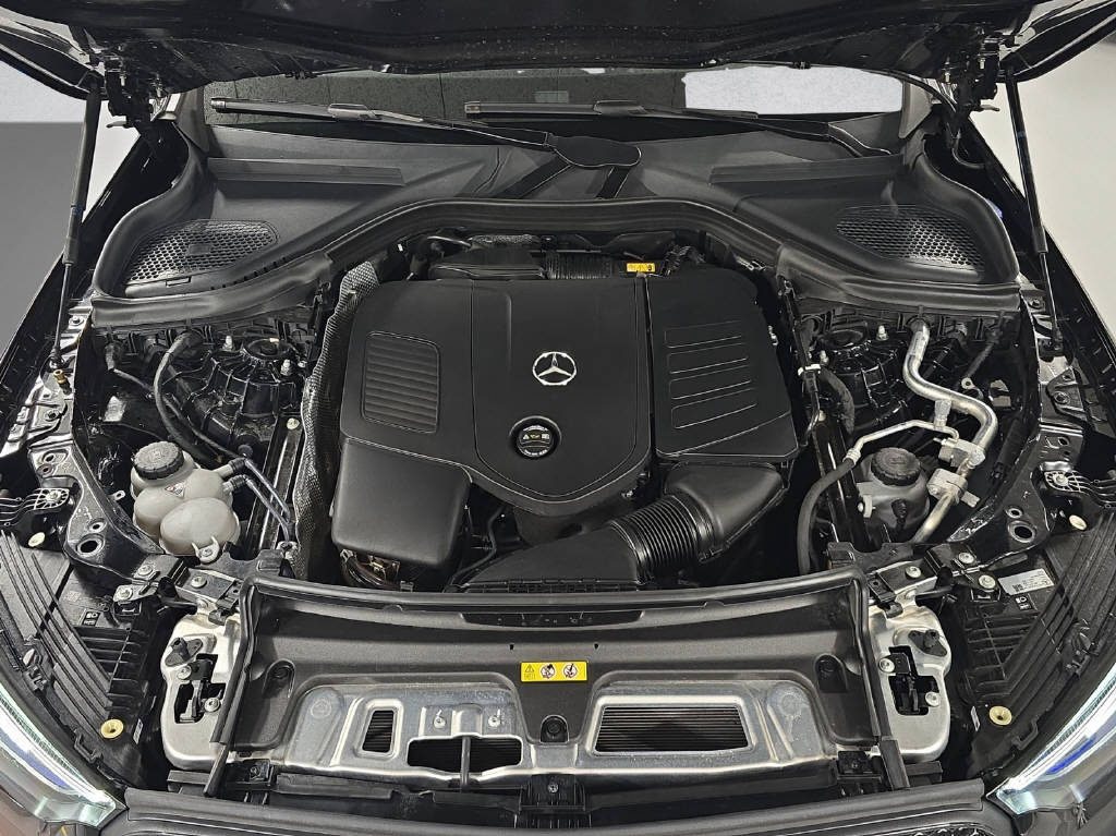 MERCEDES-BENZ GLC 200 AMG Line 4Matic-image-8