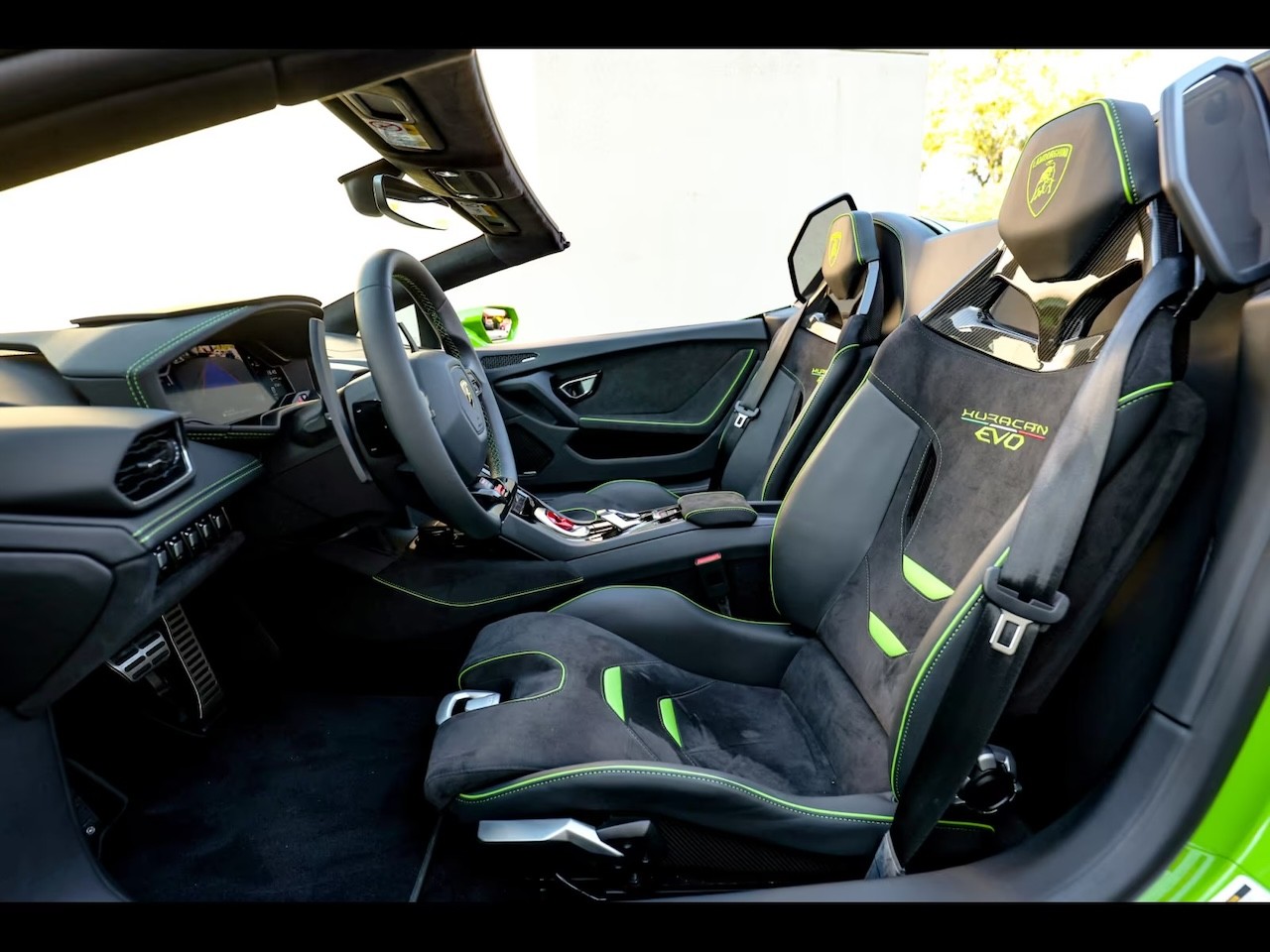 LAMBORGHINI HURACÁN EVO SPYDER LP640-4 5.2 V10 4WD-image-13