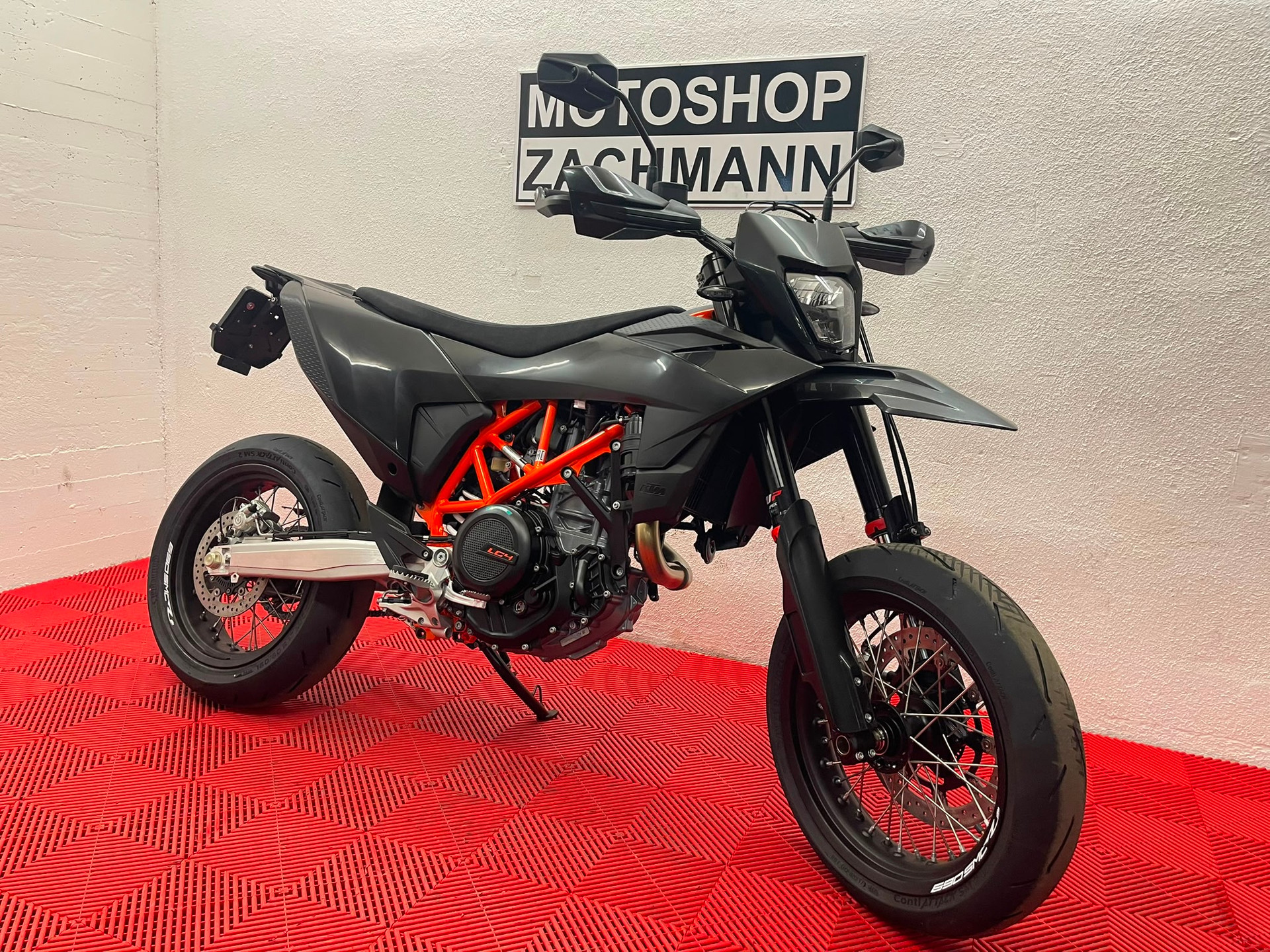 KTM 690 SMC-R-image-1