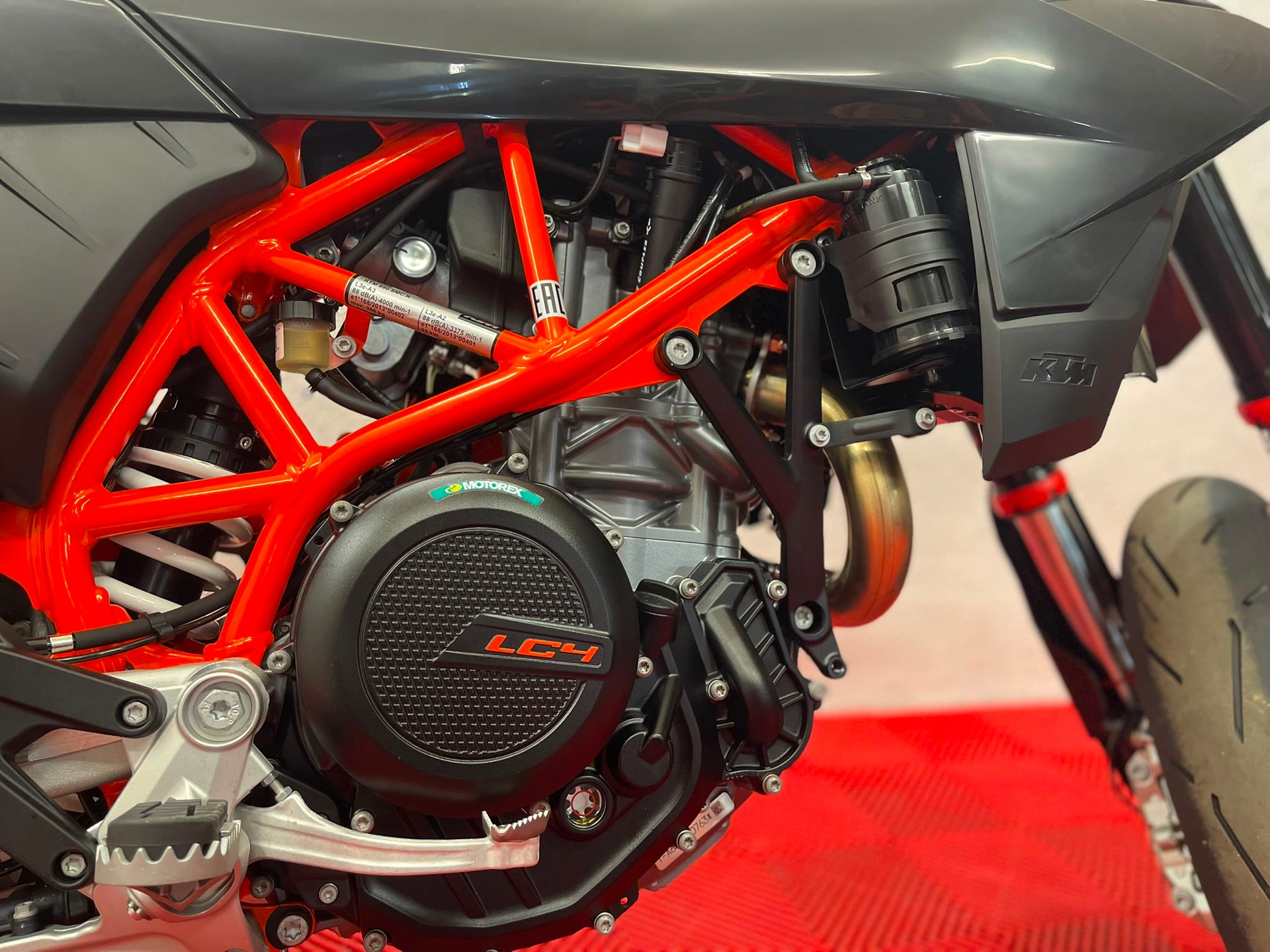 KTM 690 SMC-R-image-6