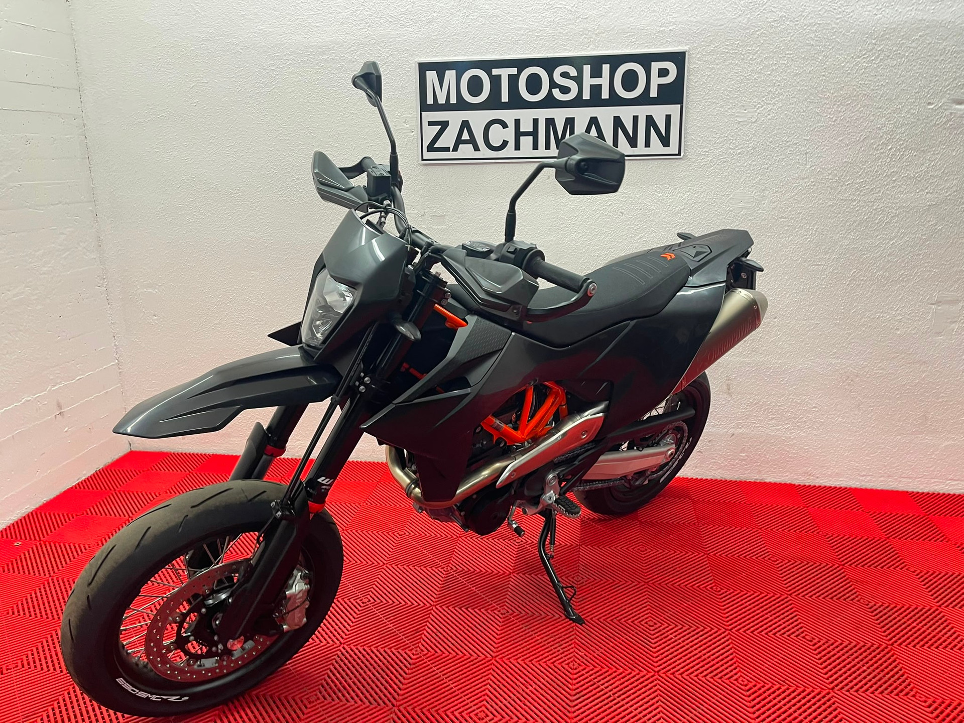 KTM 690 SMC-R-image-2