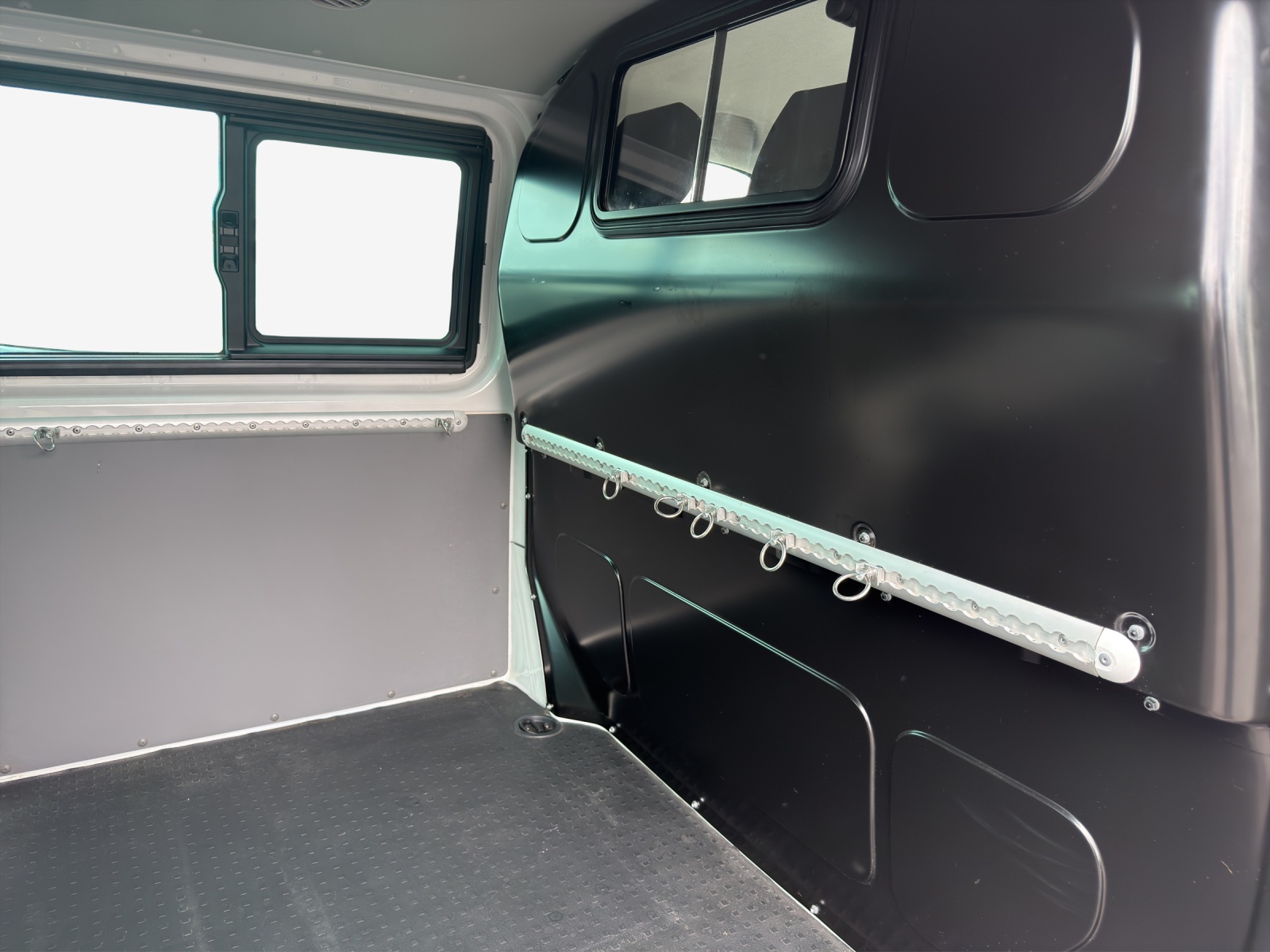 VW T6.1 2.0 TDI DSG-image-11