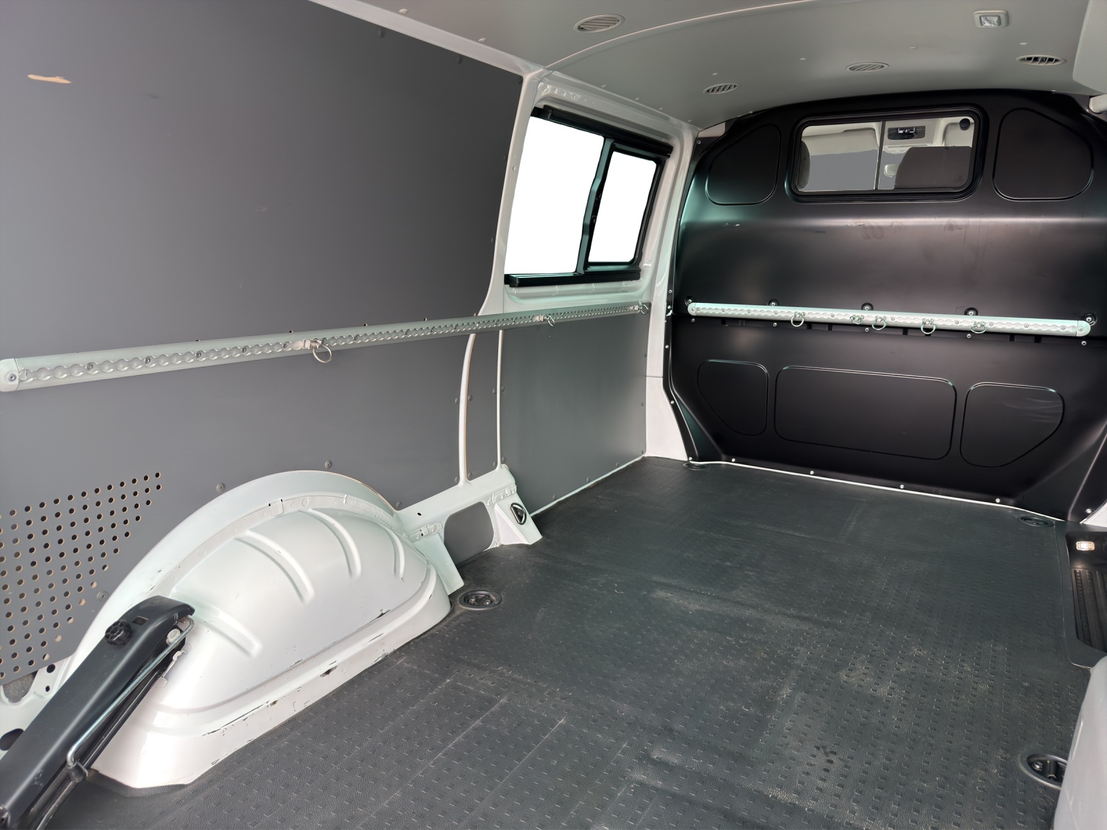 VW T6.1 2.0 TDI DSG-image-14