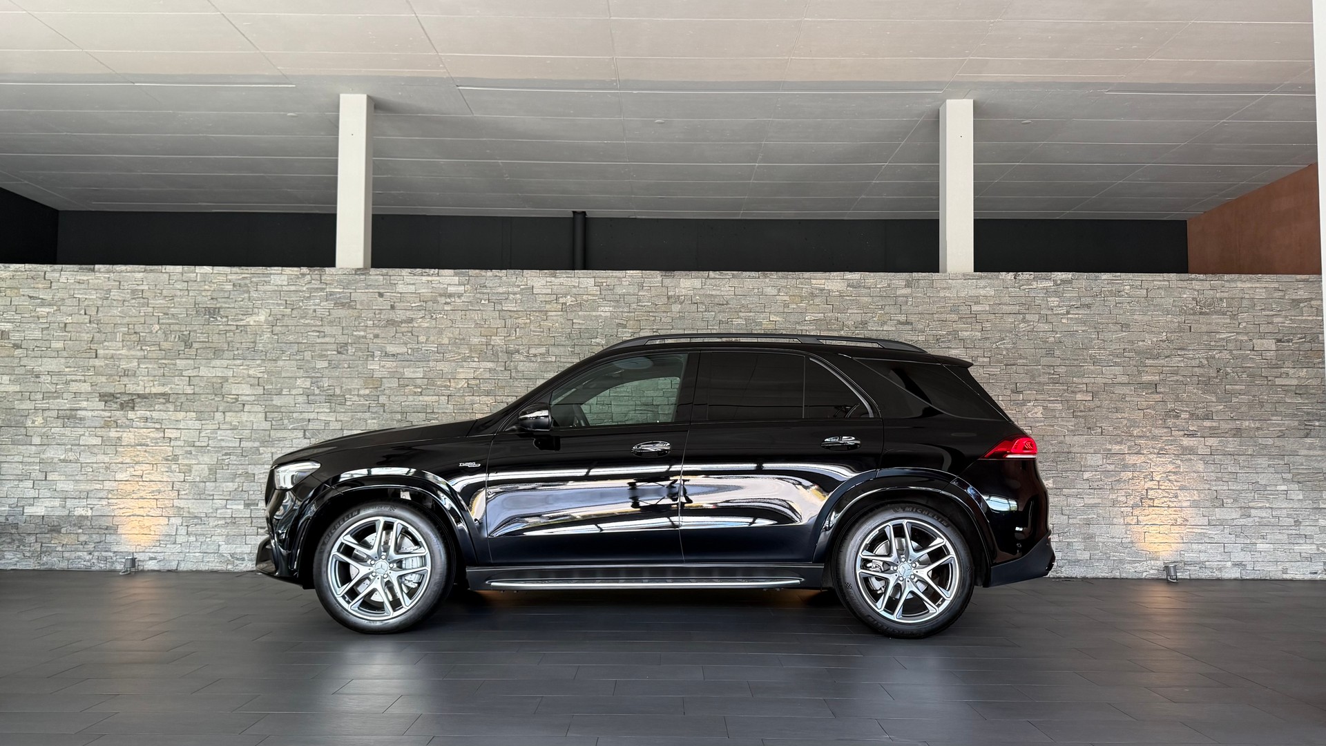 MERCEDES-BENZ GLE 53 AMG 4Matic+ 9G-Speedshift-showroom-element-1