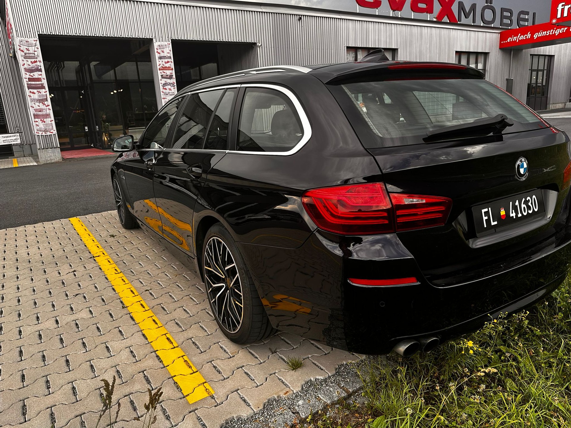 BMW 528i Touring xDrive Luxury Line Steptronic-image-4