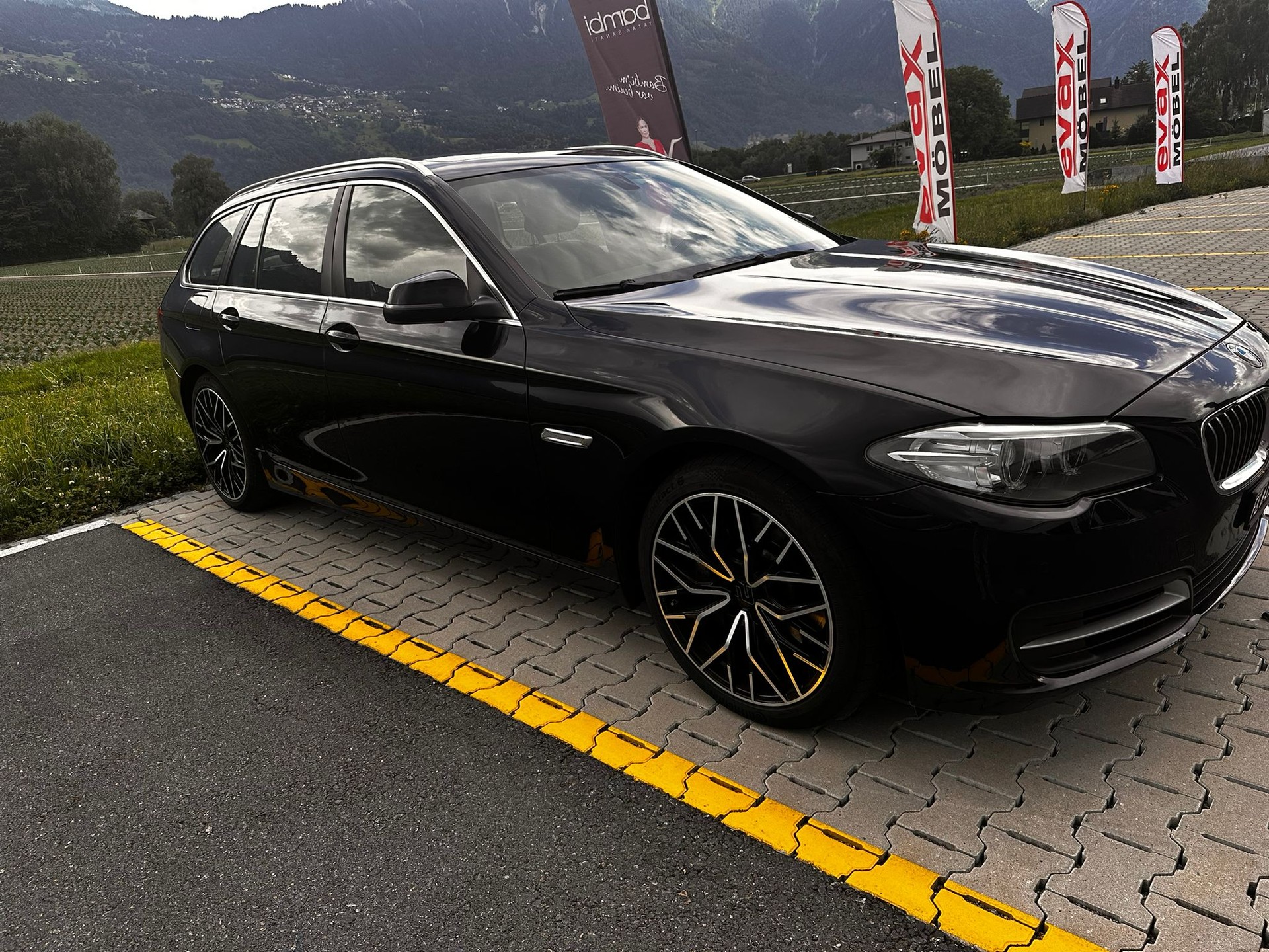 BMW 528i Touring xDrive Luxury Line Steptronic-image-2