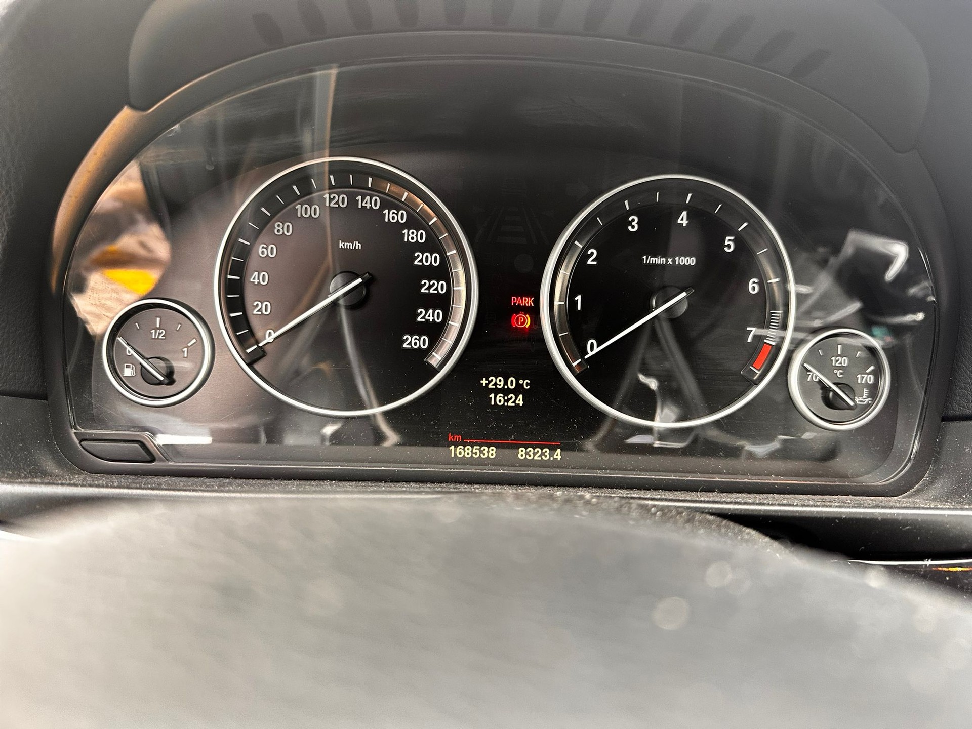 BMW 528i Touring xDrive Luxury Line Steptronic-image-9