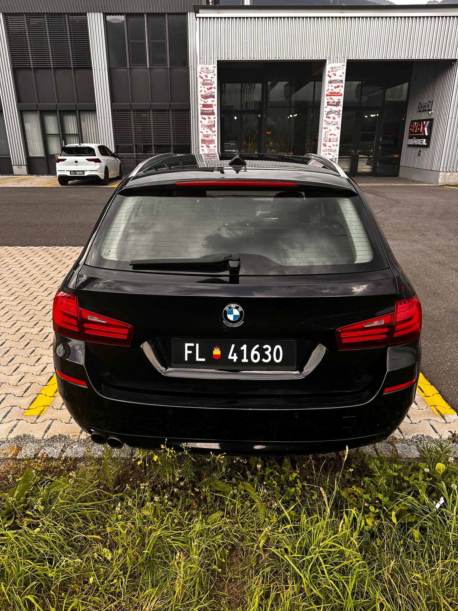 BMW 528i Touring xDrive Luxury Line Steptronic-image-5