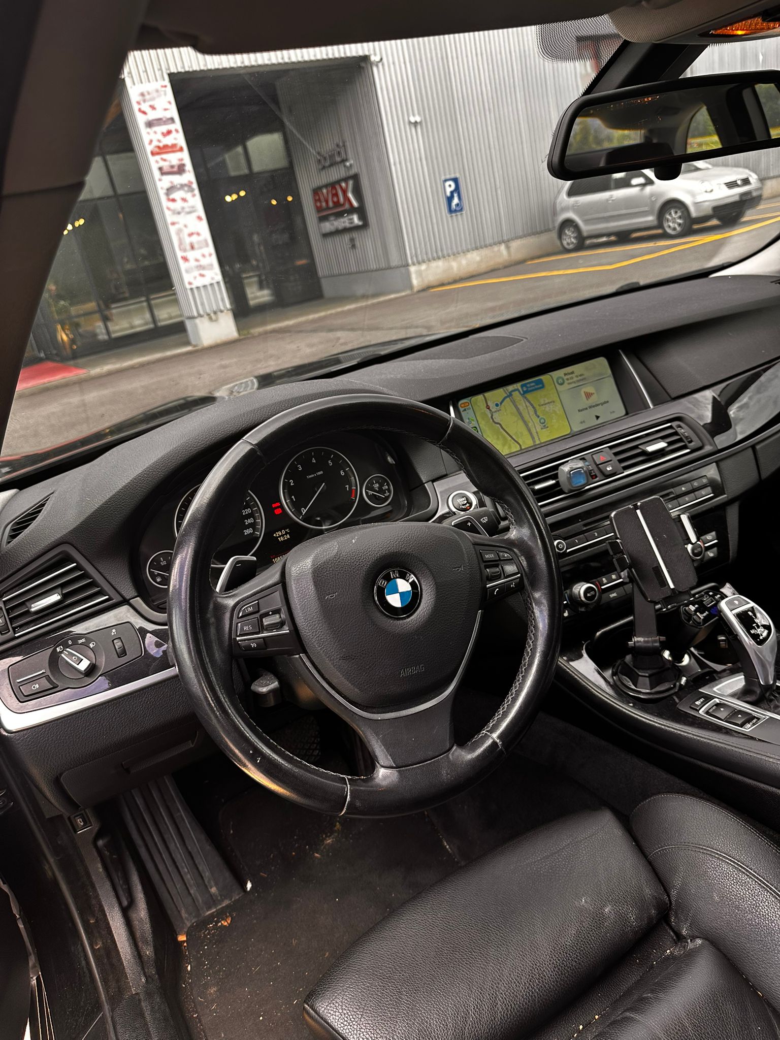 BMW 528i Touring xDrive Luxury Line Steptronic-image-8
