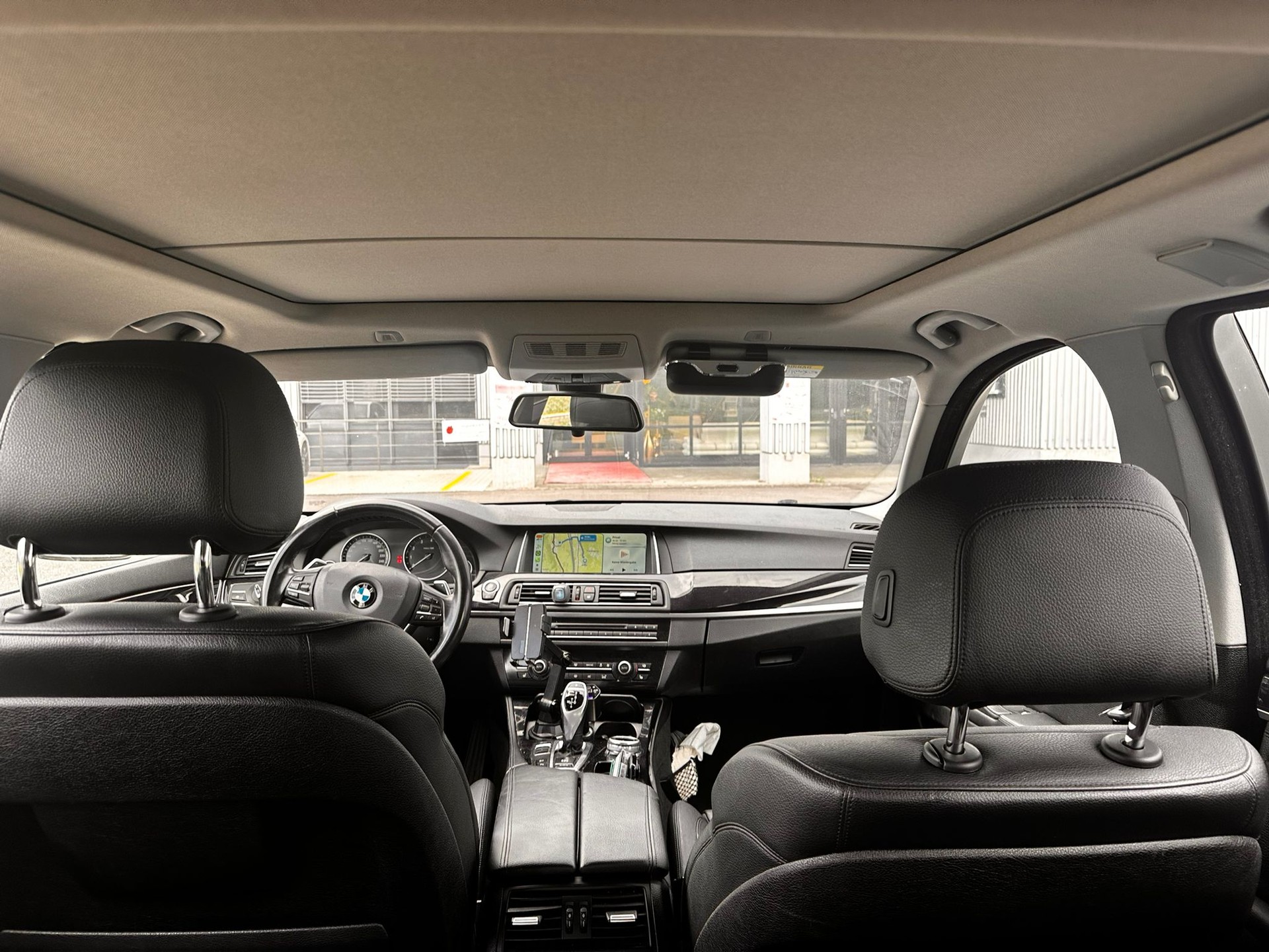 BMW 528i Touring xDrive Luxury Line Steptronic-image-6