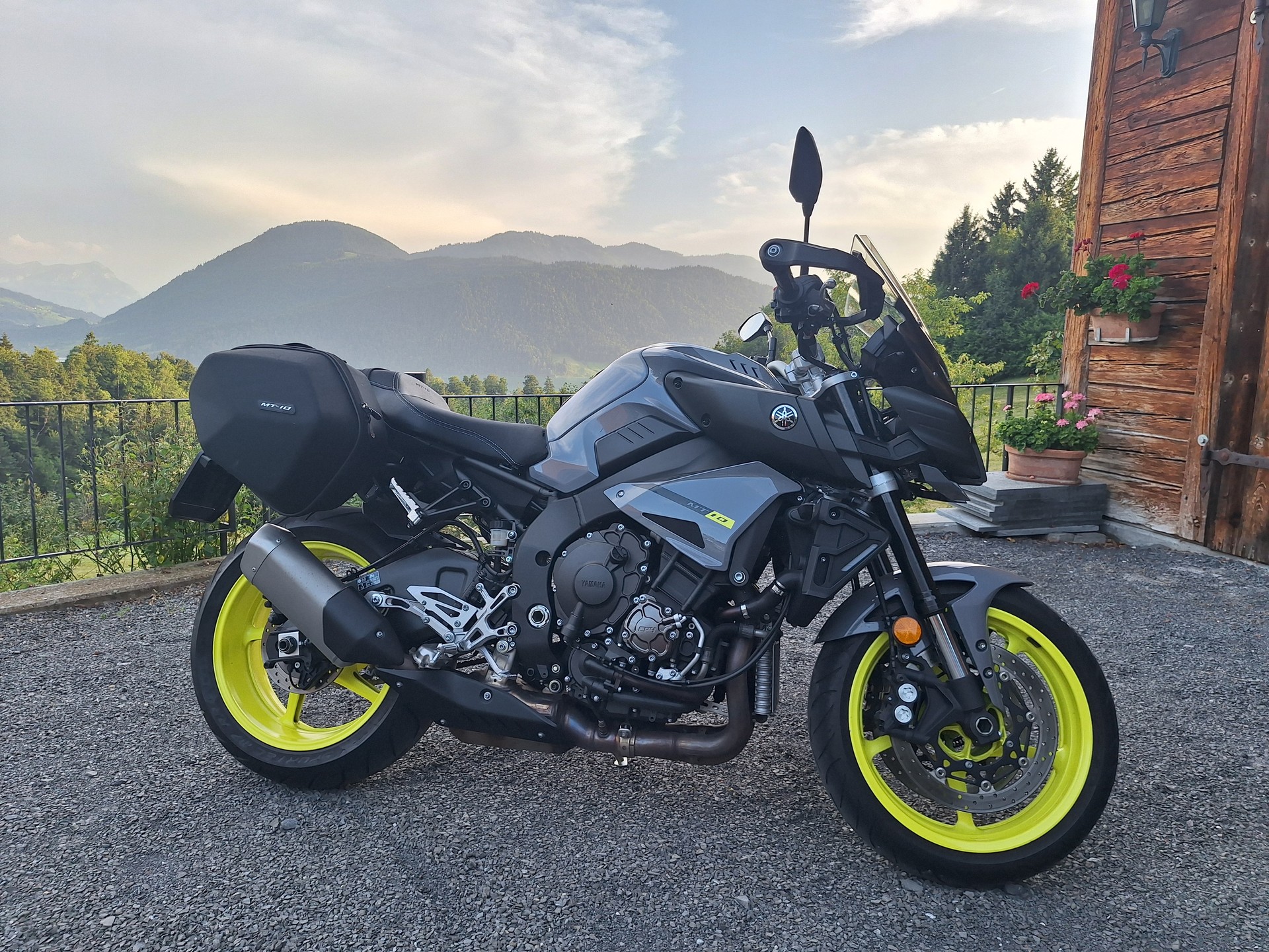YAMAHA MT-10 ABS-image-3