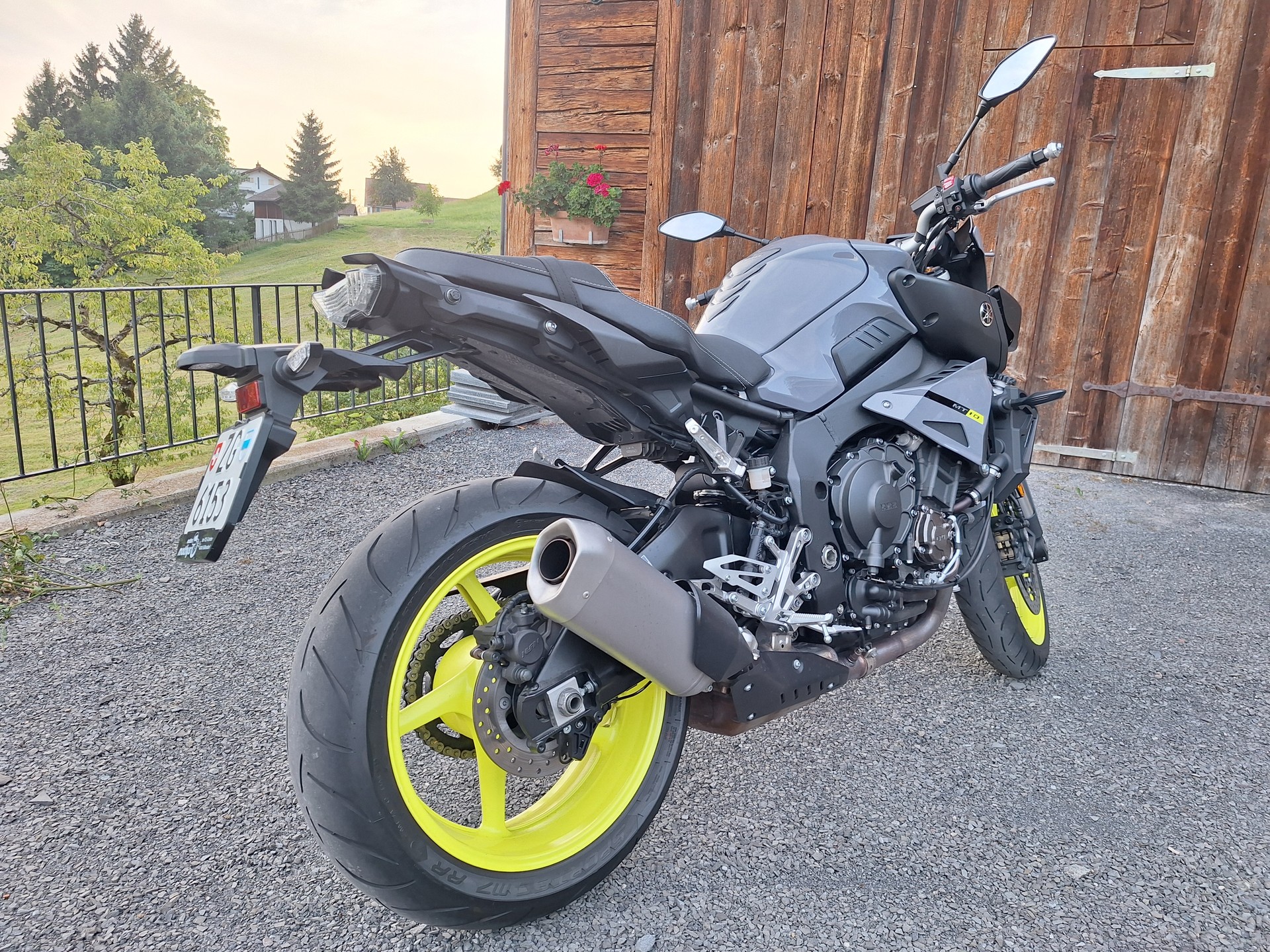 YAMAHA MT-10 ABS-image-2
