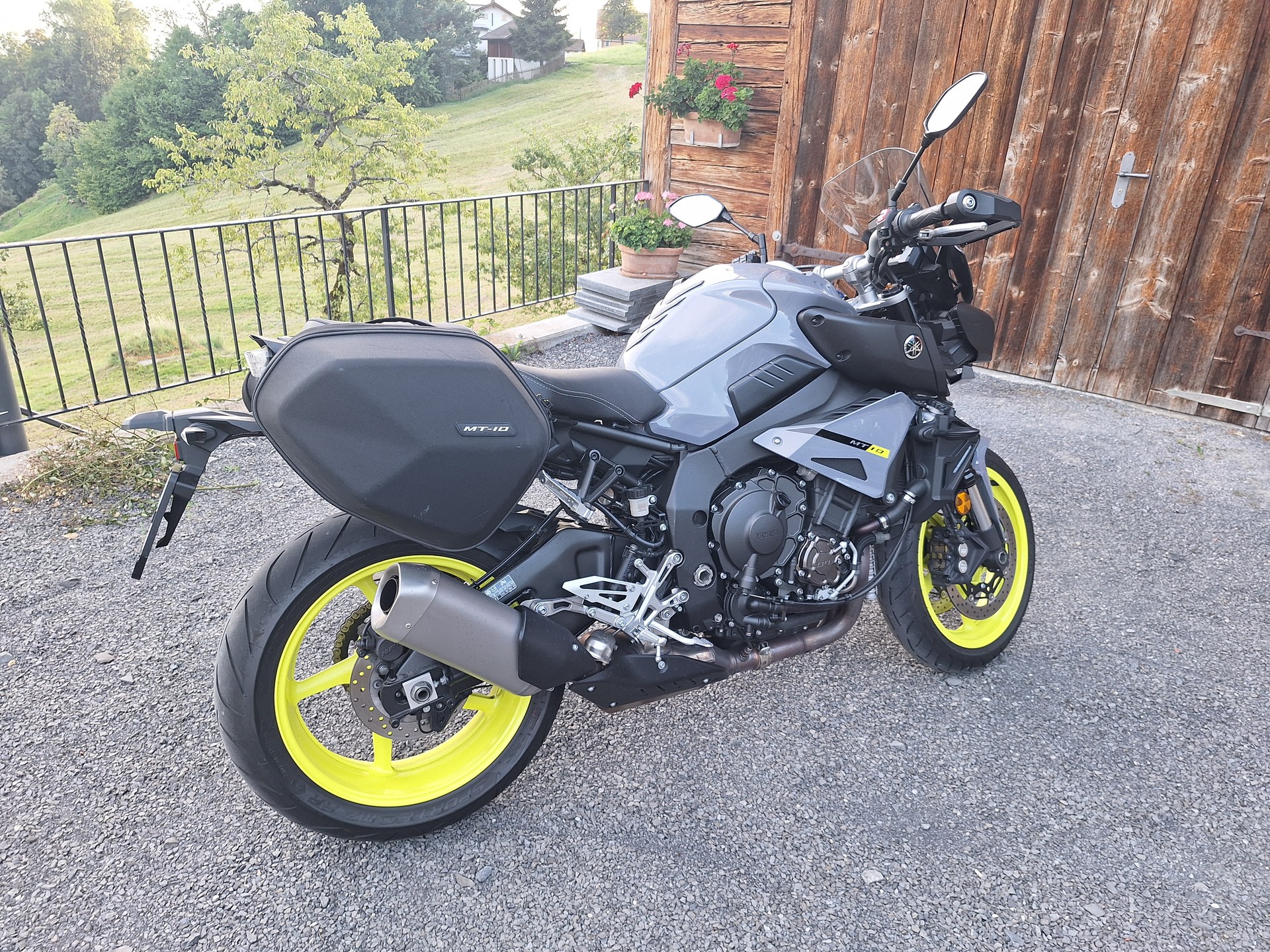 YAMAHA MT-10 ABS-image-5