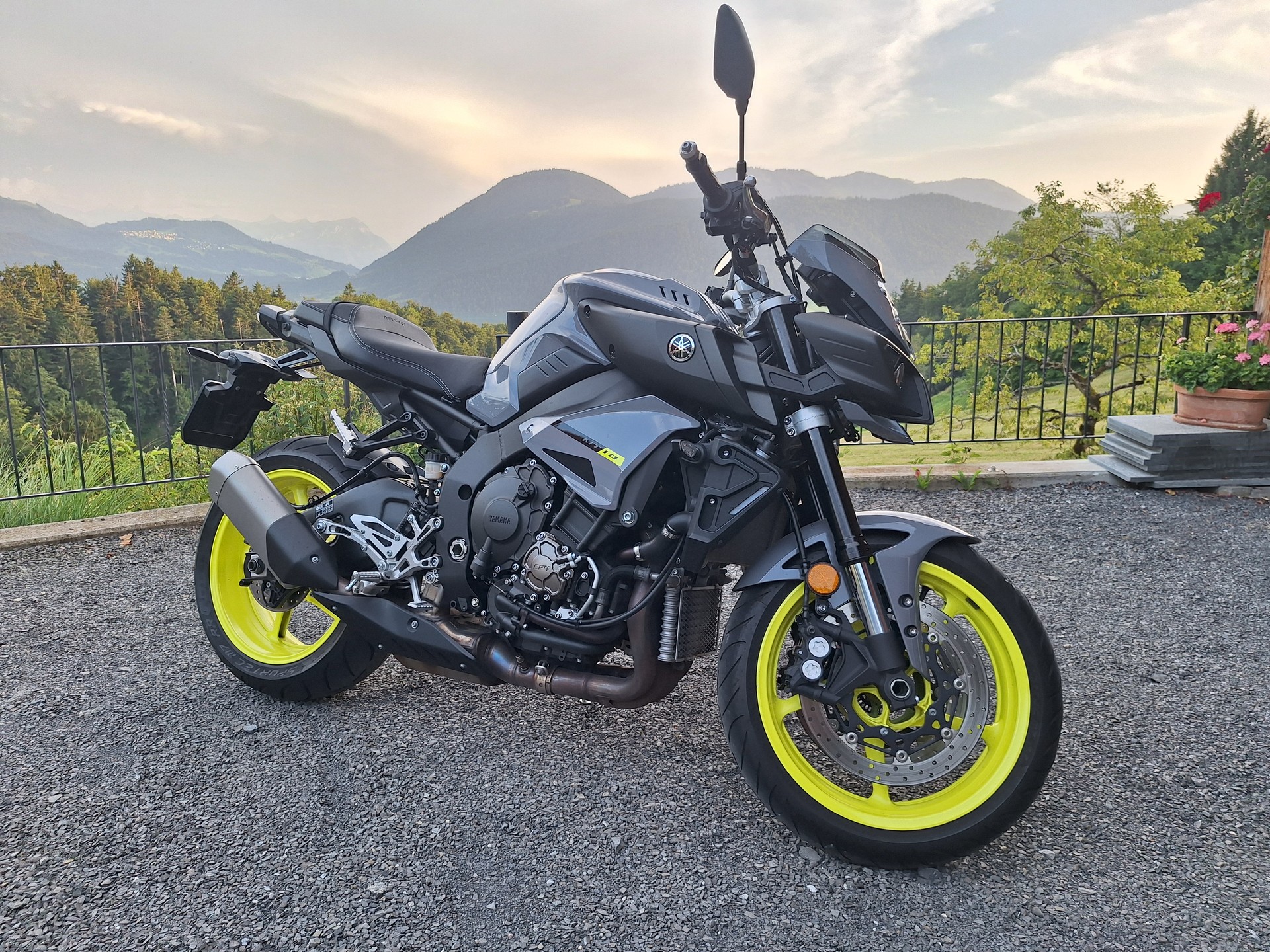 YAMAHA MT-10 ABS-image-1