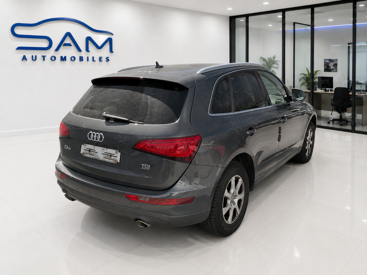 AUDI Q5 S-LINE 3.0 TDI quattro S-tronic-image-3
